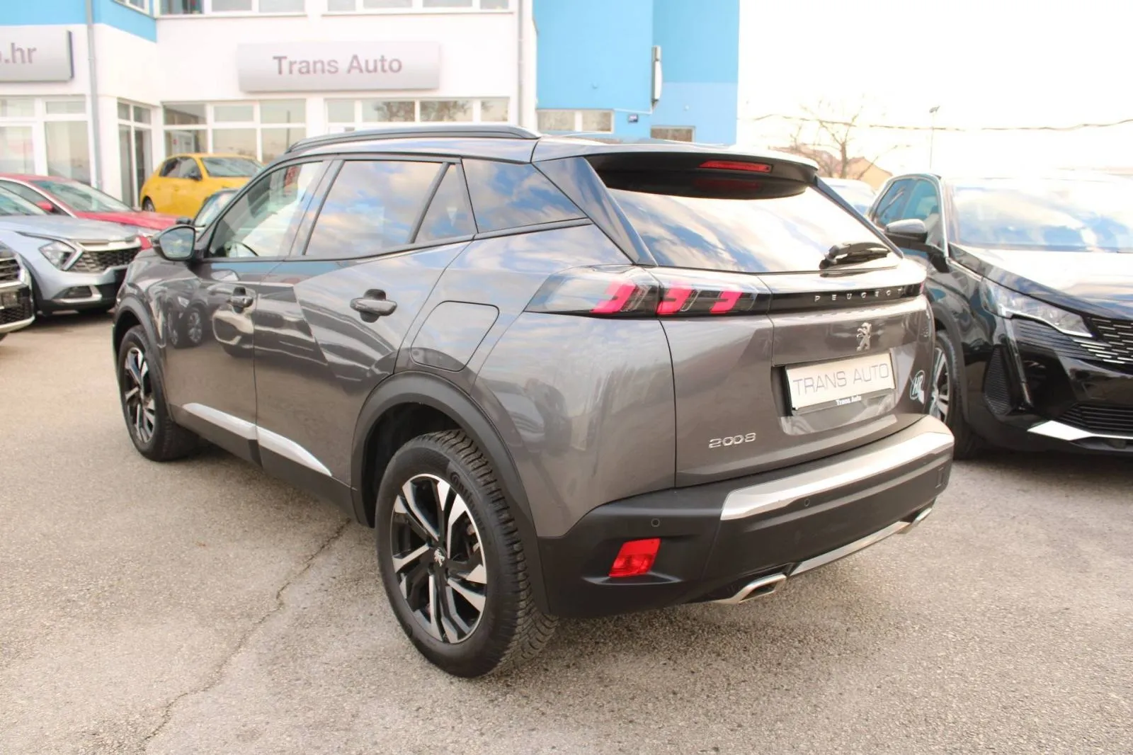peugeot 2008 1.2 puretech automatik allure *led, navigacija* - slika 7