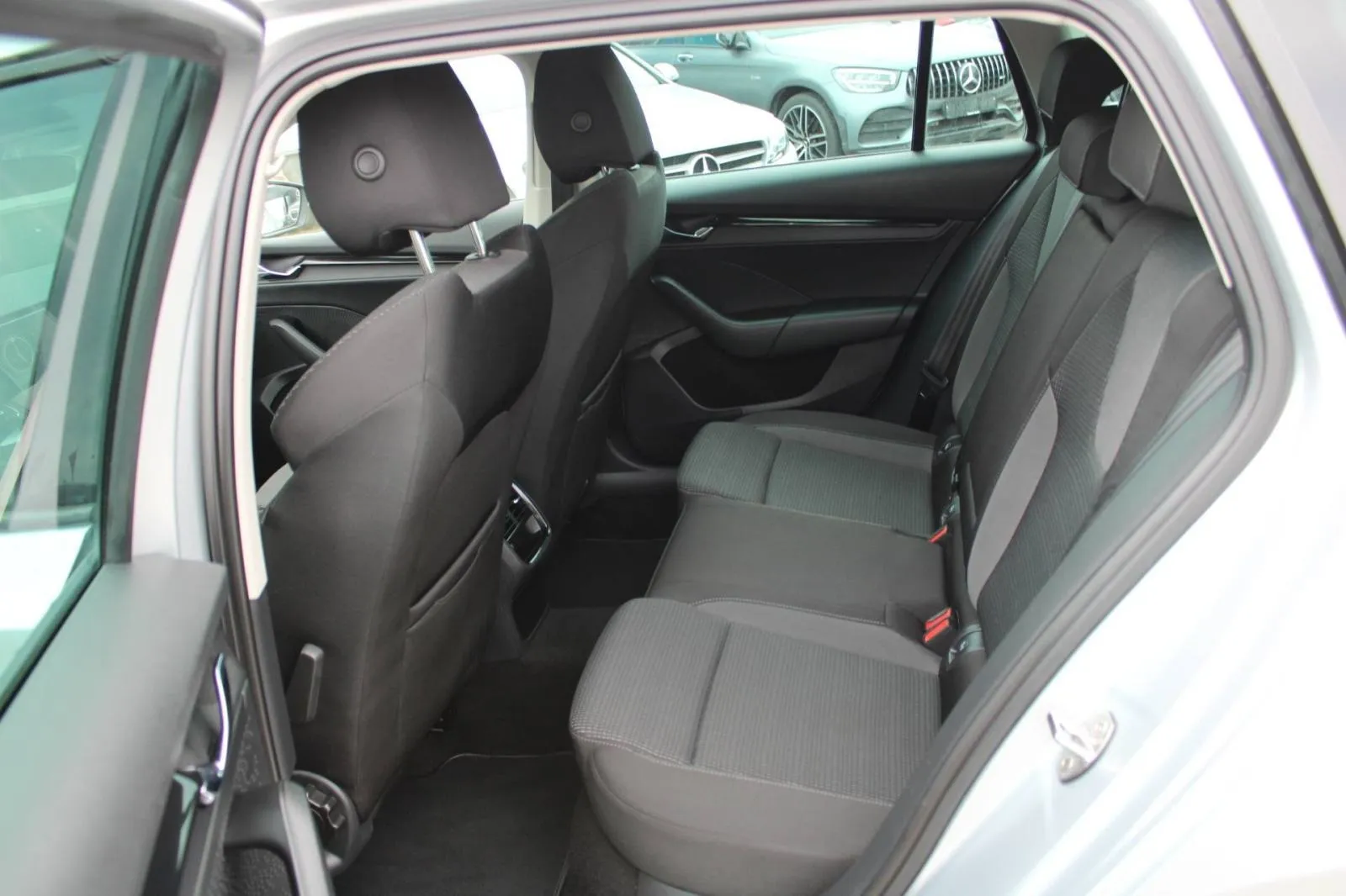 škoda octavia combi 2.0 tdi dsg 150ks *led, navigacija* - slika 10