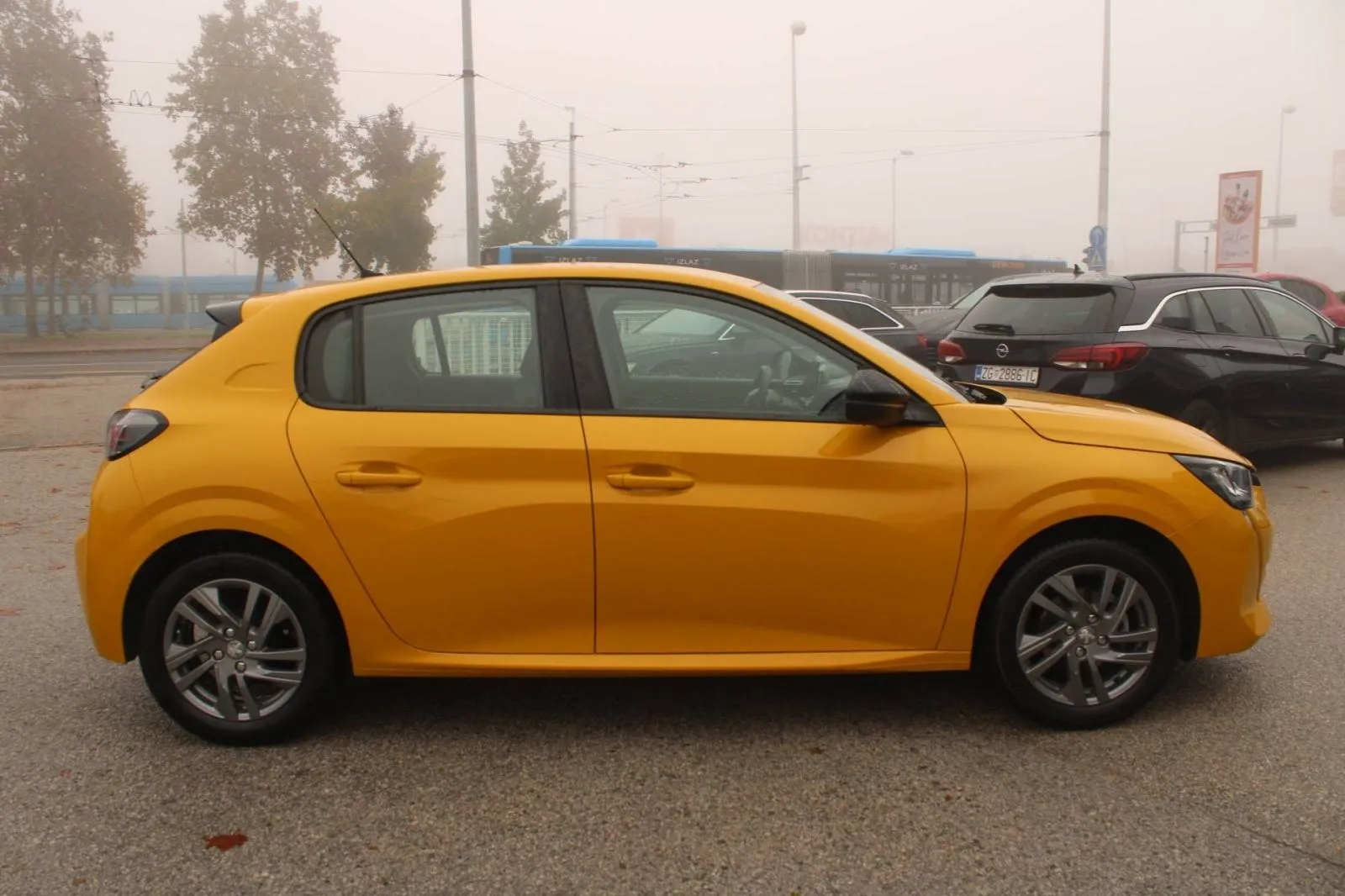 peugeot 208 1.2 puretech *led, navigacija* - slika 4