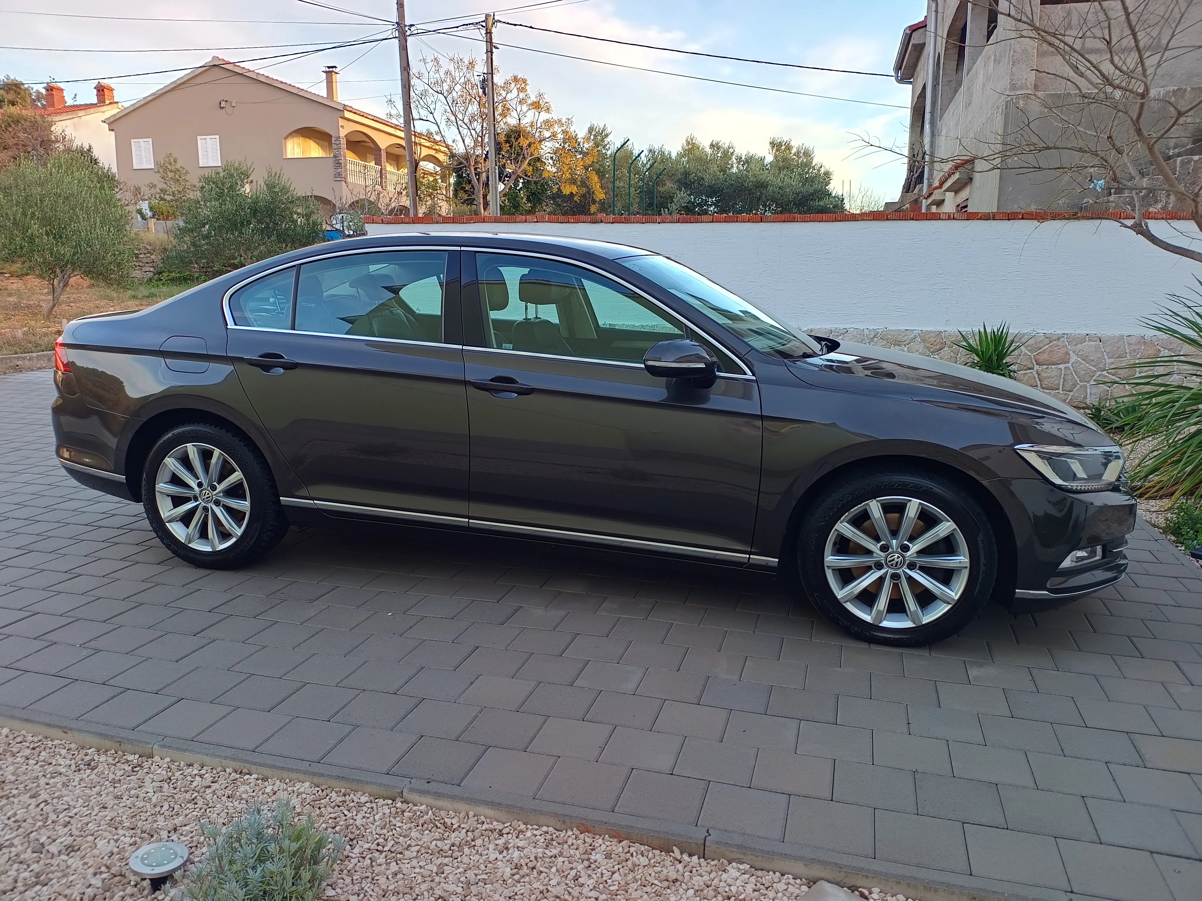 passat b8 2.0 tdi 190 ks higline - slika 18