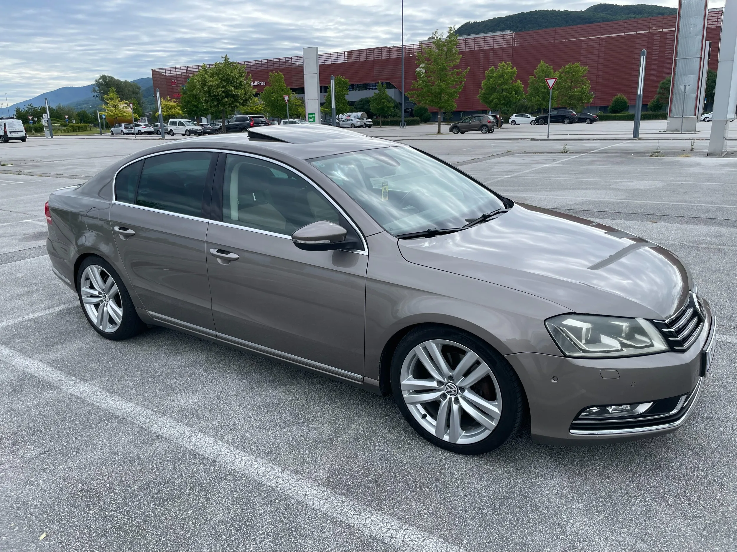 vw passat 2012.g-180ks-reg. 06/2027.g - slika 4