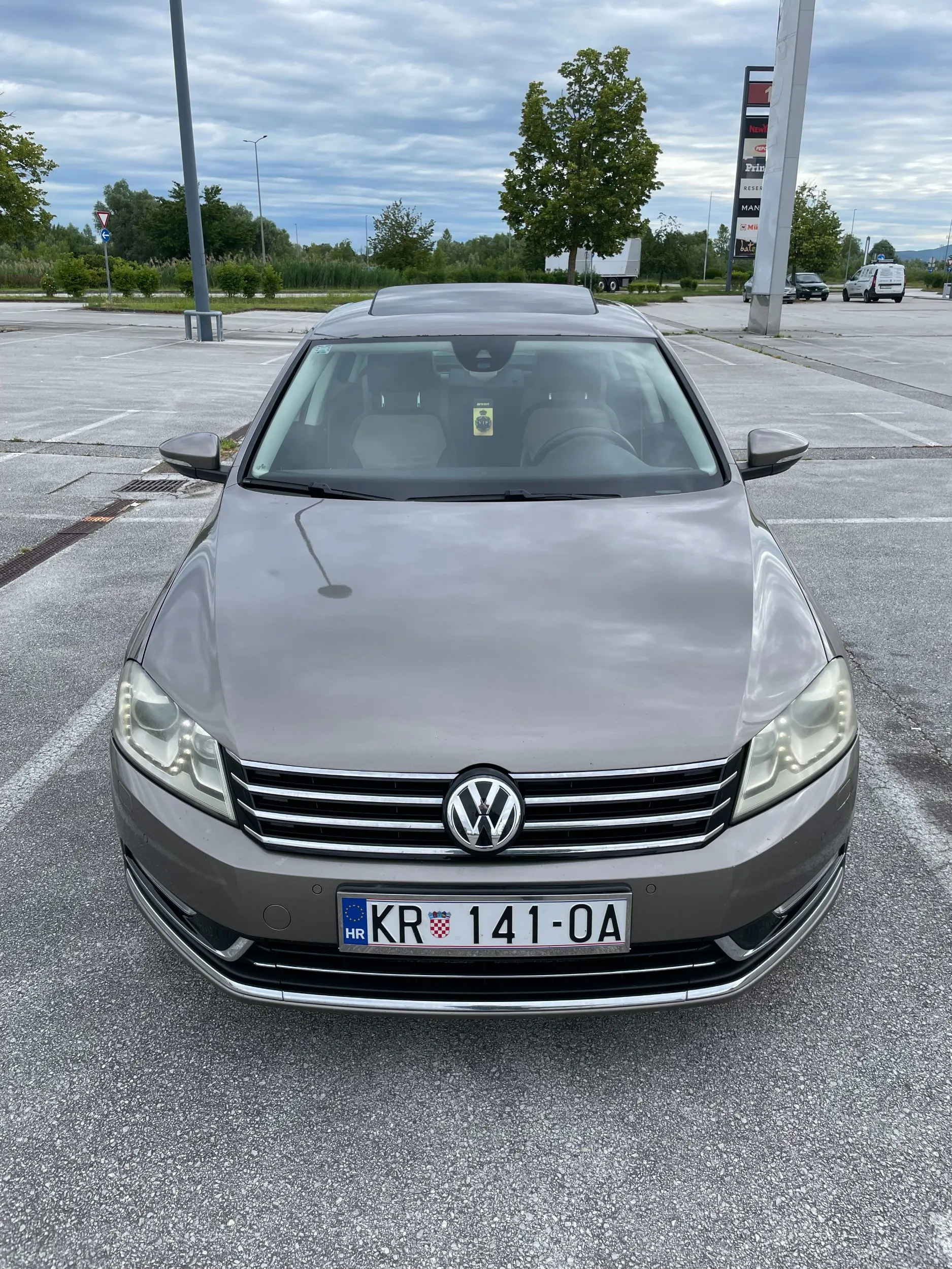 vw passat 2012.g-180ks-reg. 06/2027.g - slika 2