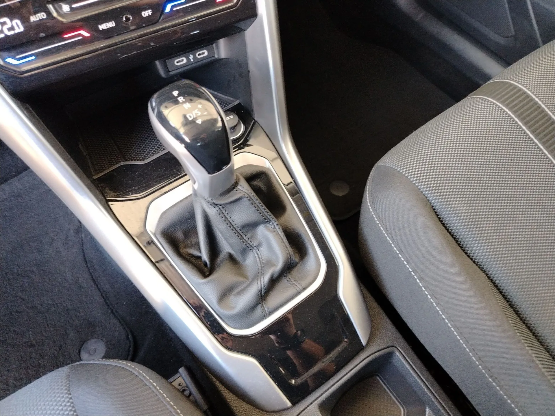 vw t-roc 2.0 tdi dsg life - slika 13