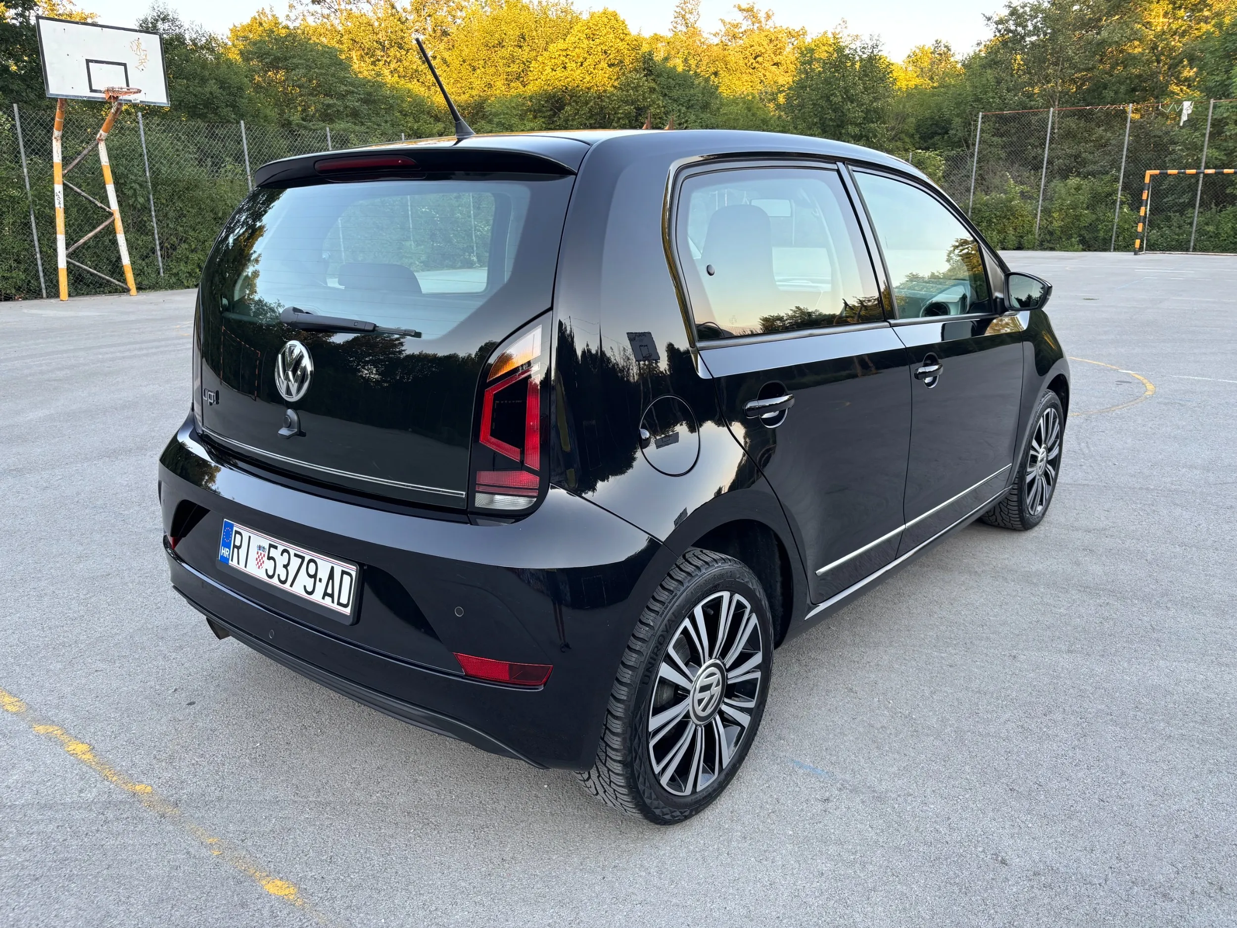 vw up! tsi 90 ks high up! - 46.000 km, servisna, tempomat, senzori - slika 3