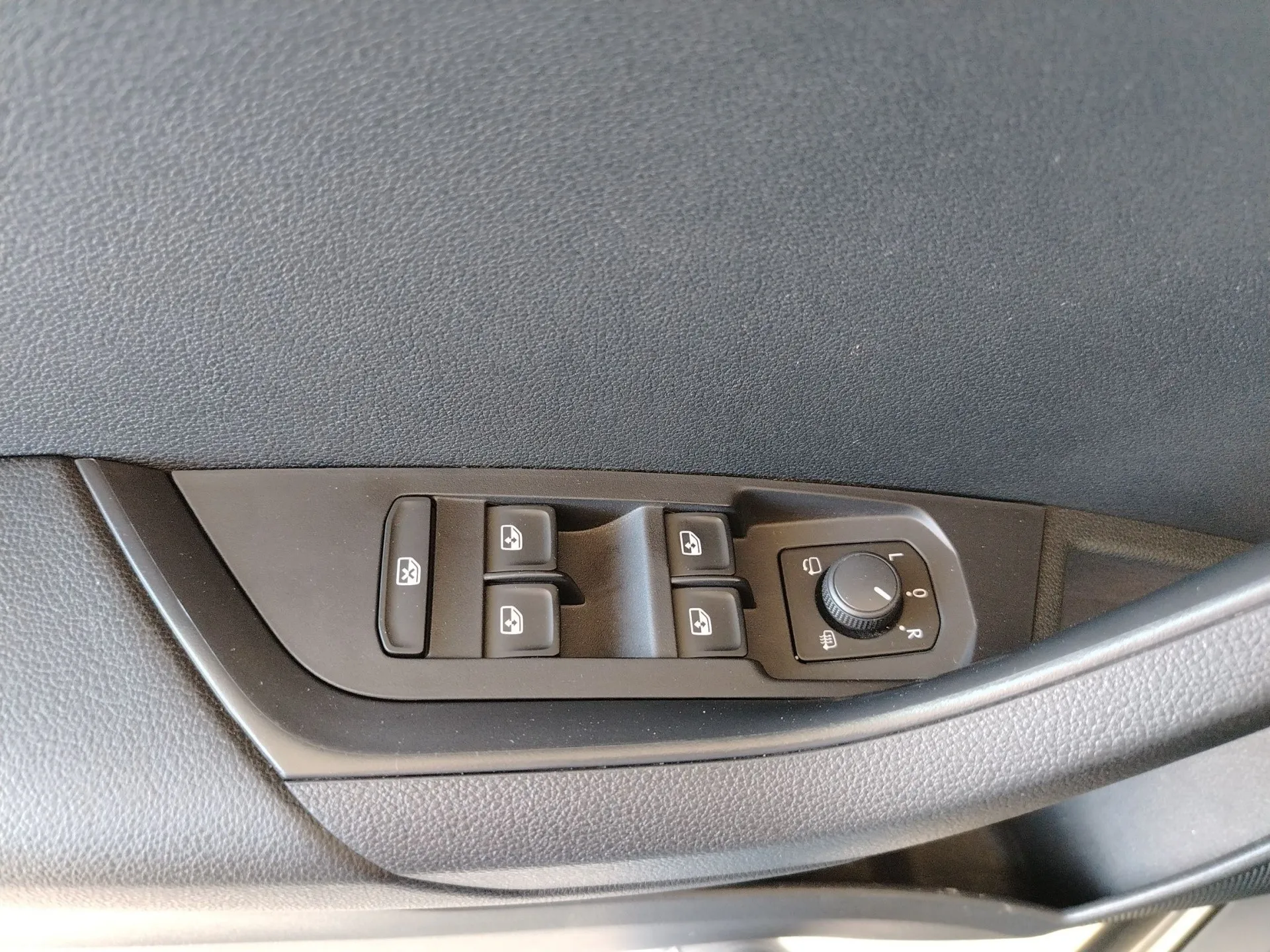 škoda karoq 2,0 tdi dsg ambition - slika 20