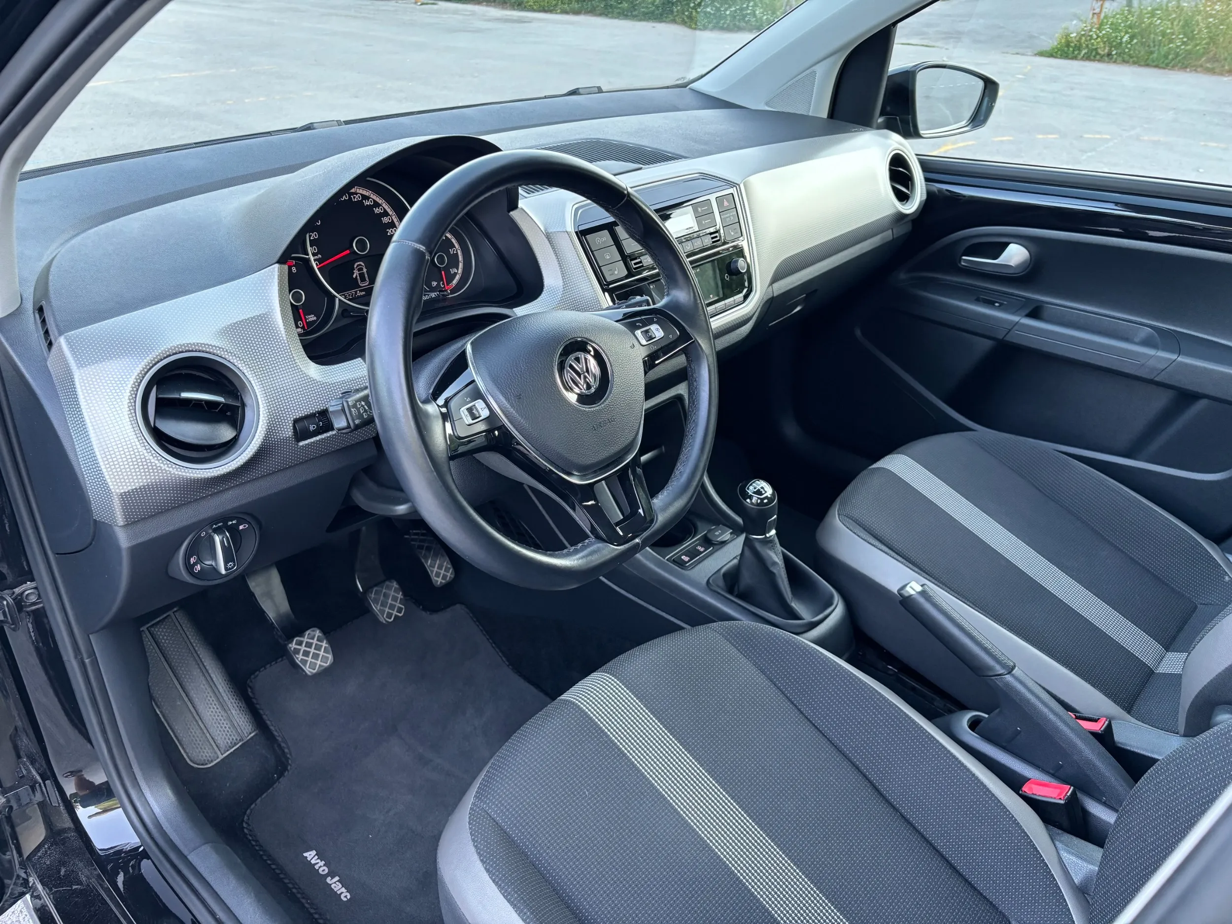 vw up! tsi 90 ks high up! - 46.000 km, servisna, tempomat, senzori - slika 9
