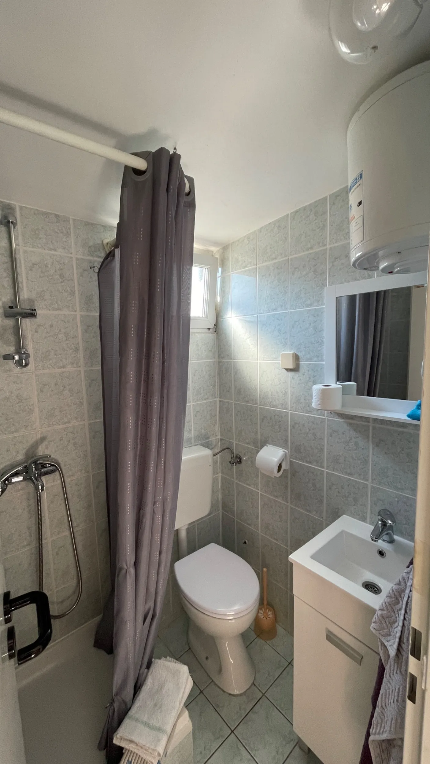 kuća s 4 apartmana u centru vira - slika 12