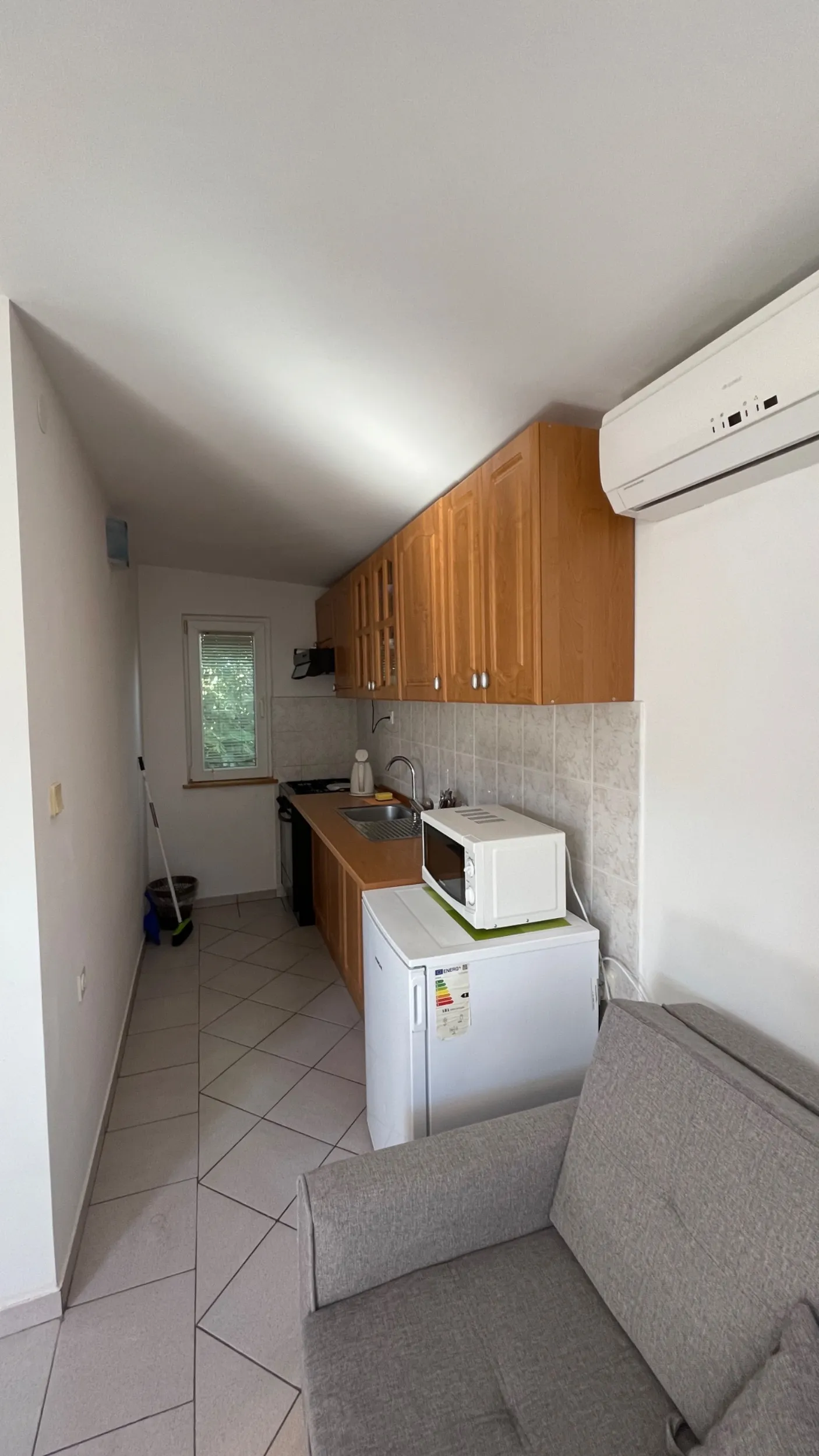 kuća s 4 apartmana u centru vira - slika 13