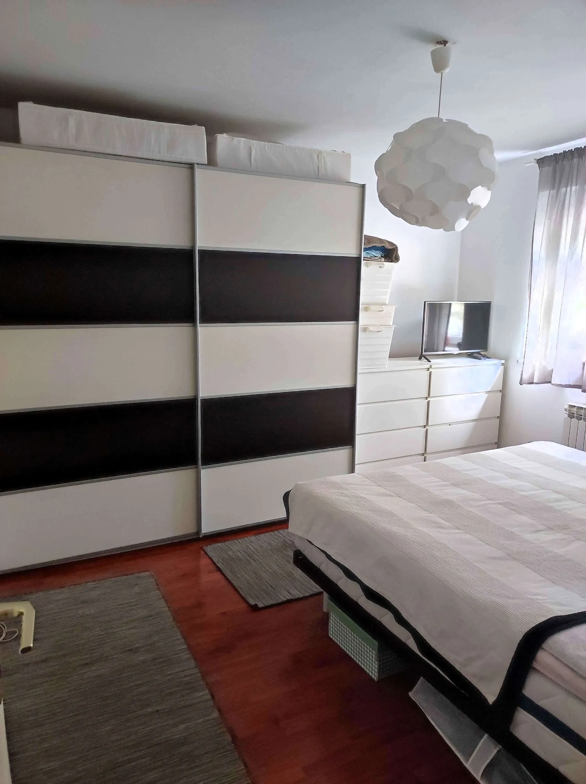 prostran 3-sobni stan (75 m²) s loggiom, sigečica – hvarska - slika 7