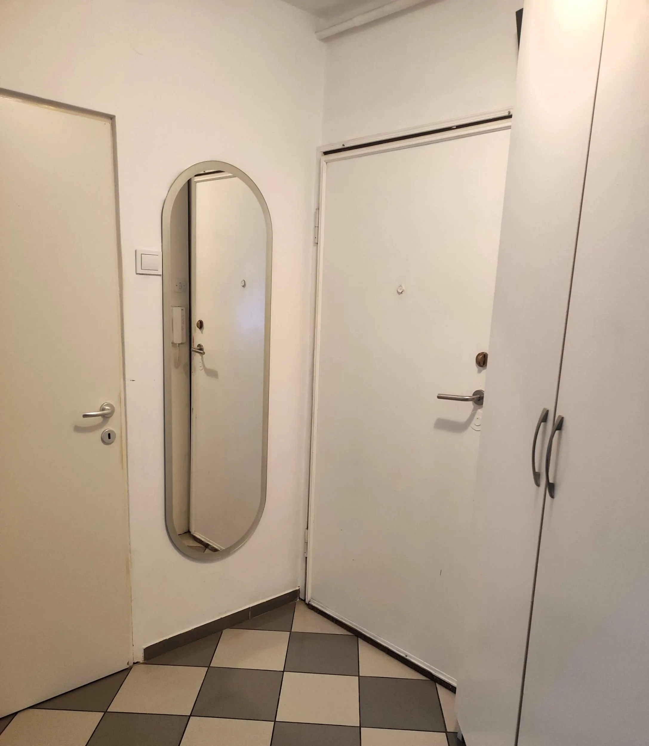 prostran 3-sobni stan (75 m²) s loggiom, sigečica – hvarska - slika 8