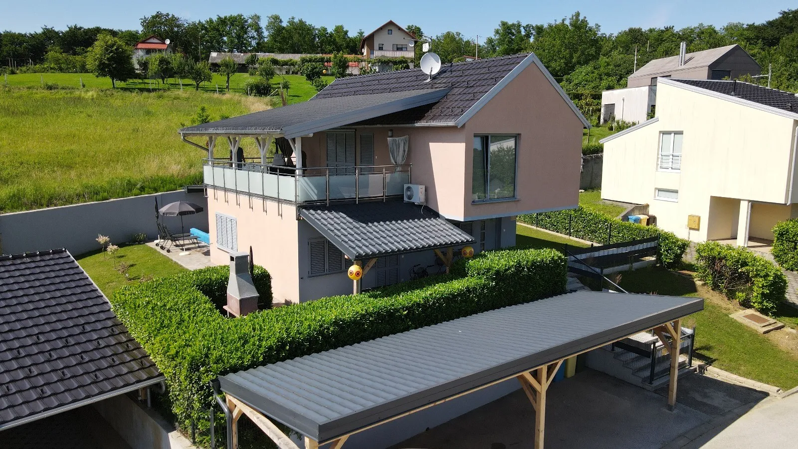 Villa DAMBO - Luksuzna vila s bazenom i uređenom okućnicom - Donji Koncovčak, Selnica