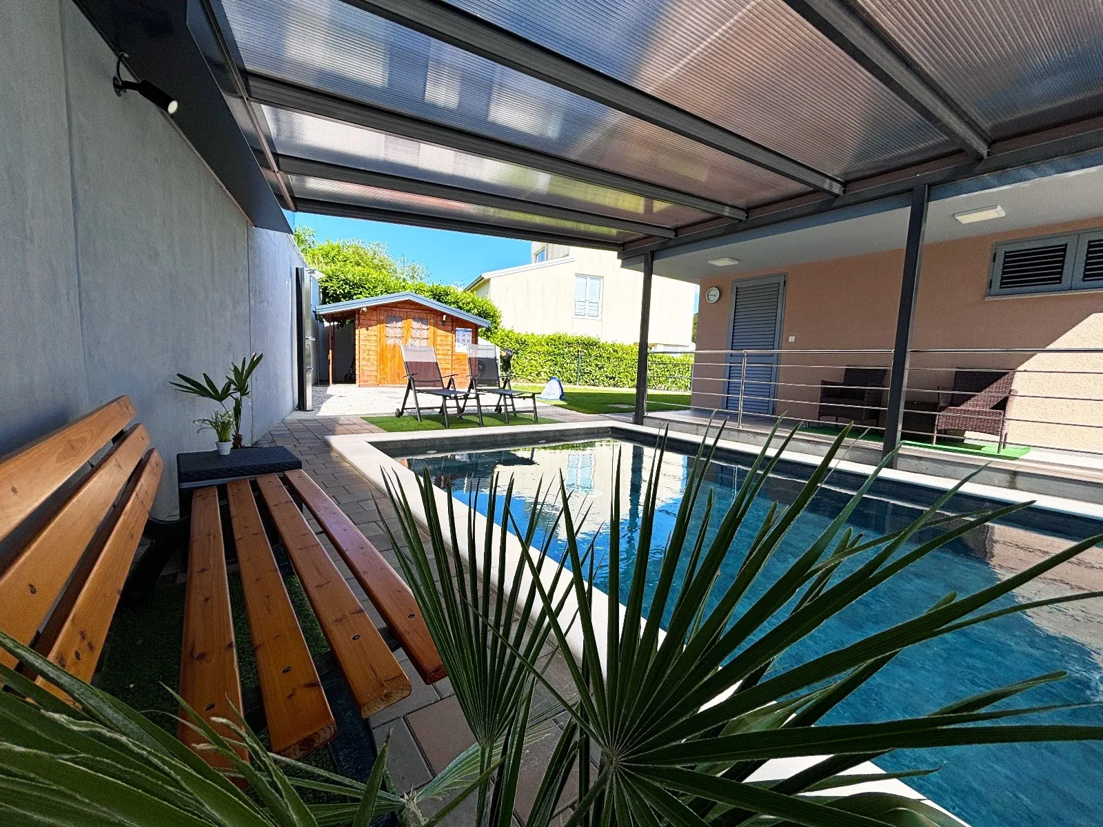 villa dambo - luksuzna vila s bazenom i uređenom okućnicom - slika 10