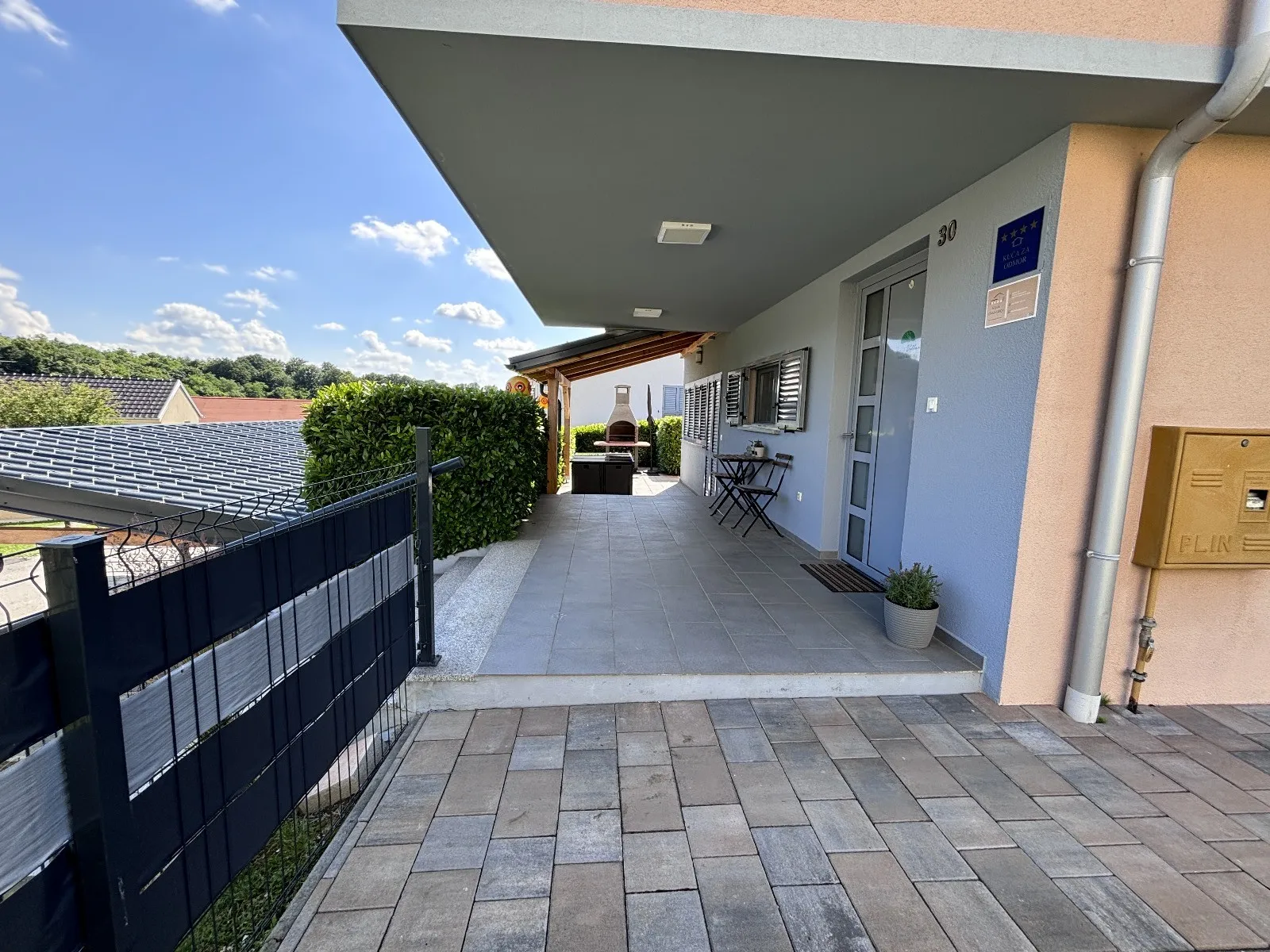 villa dambo - luksuzna vila s bazenom i uređenom okućnicom - slika 11