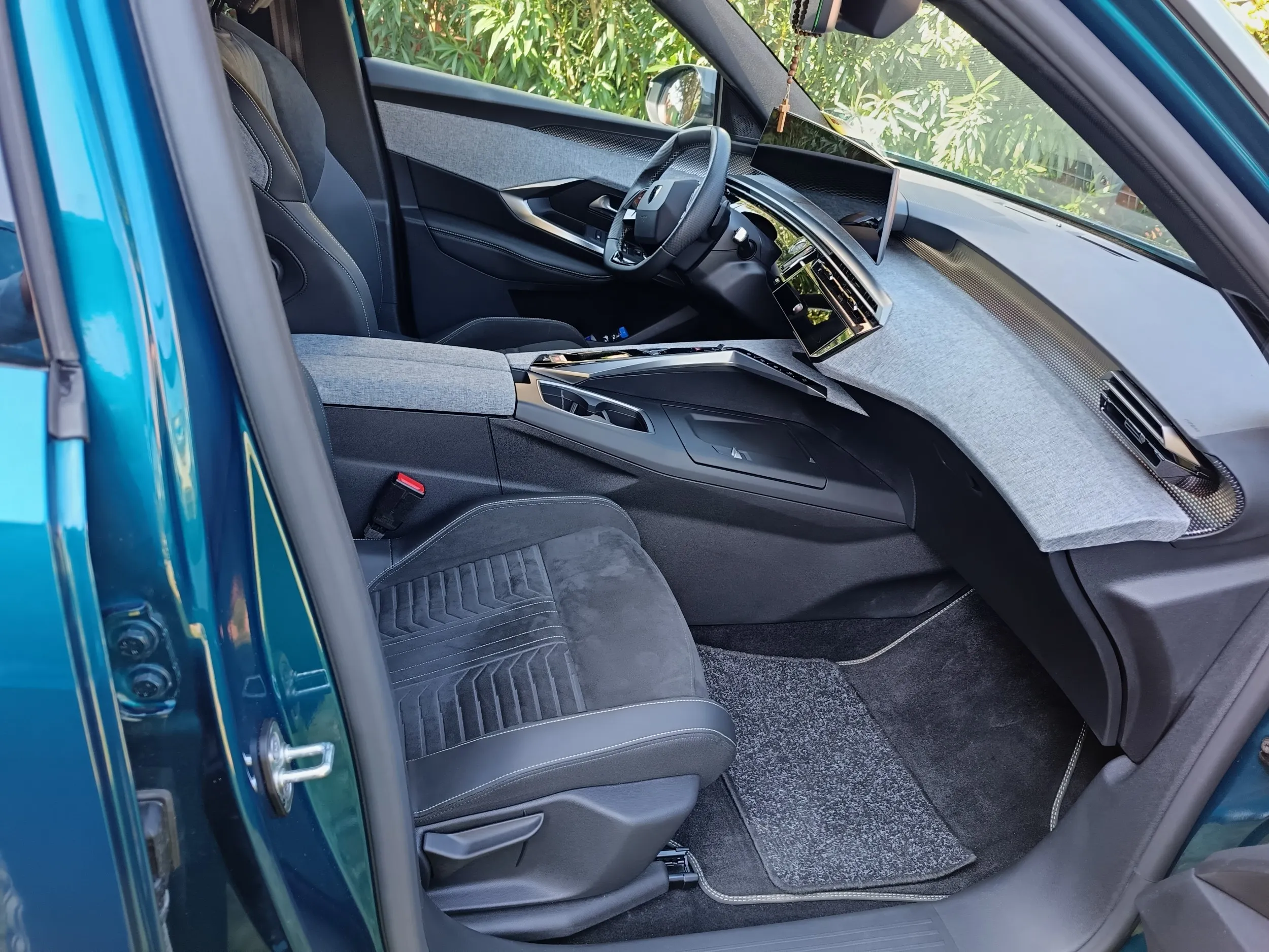 peugeot 3008 gt hybrid 145 e-dcs6, hr auto, 3 g. garancija - slika 12