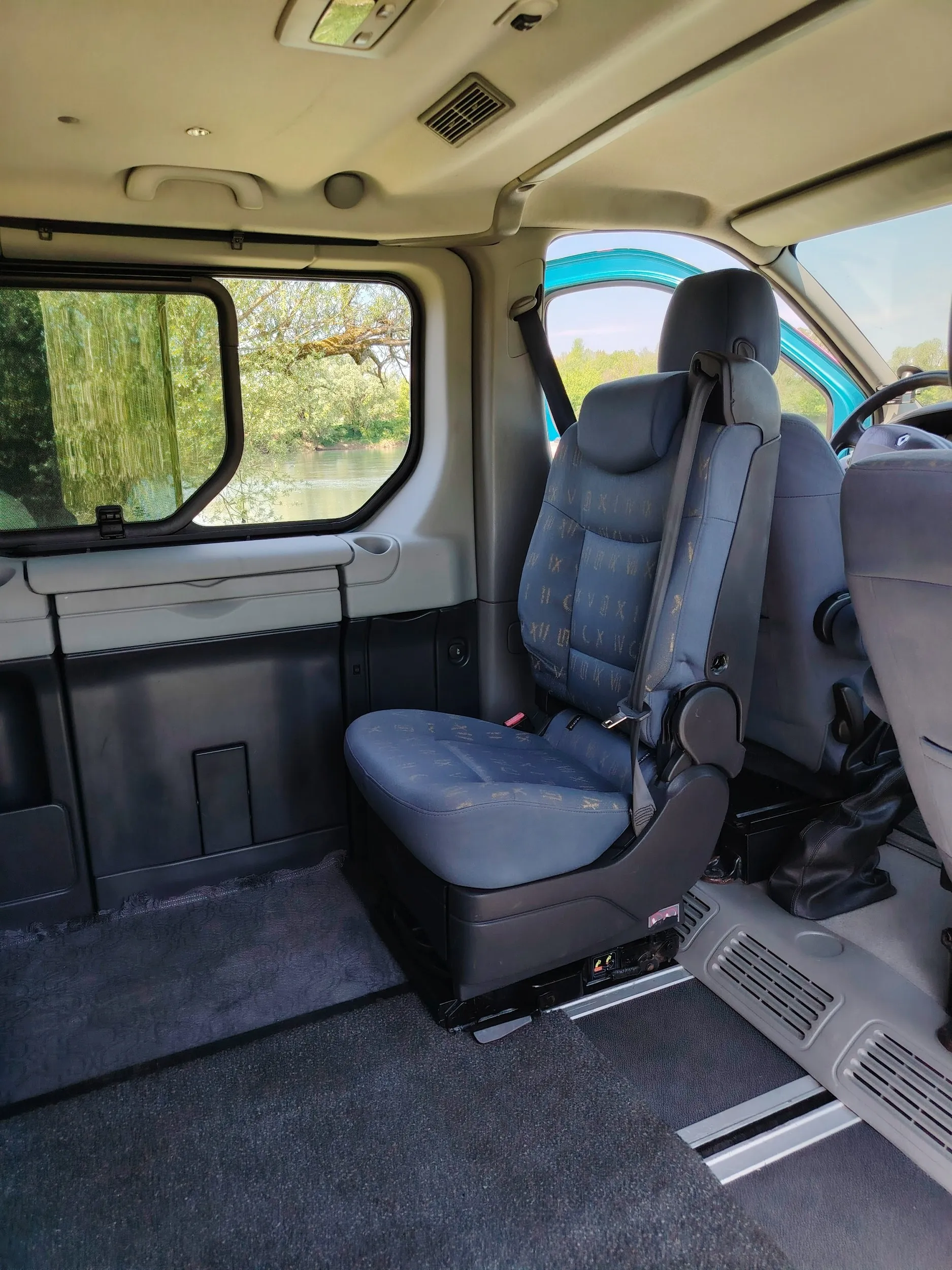 renault trafic 2,5 dci 140 generation multivan - slika 14