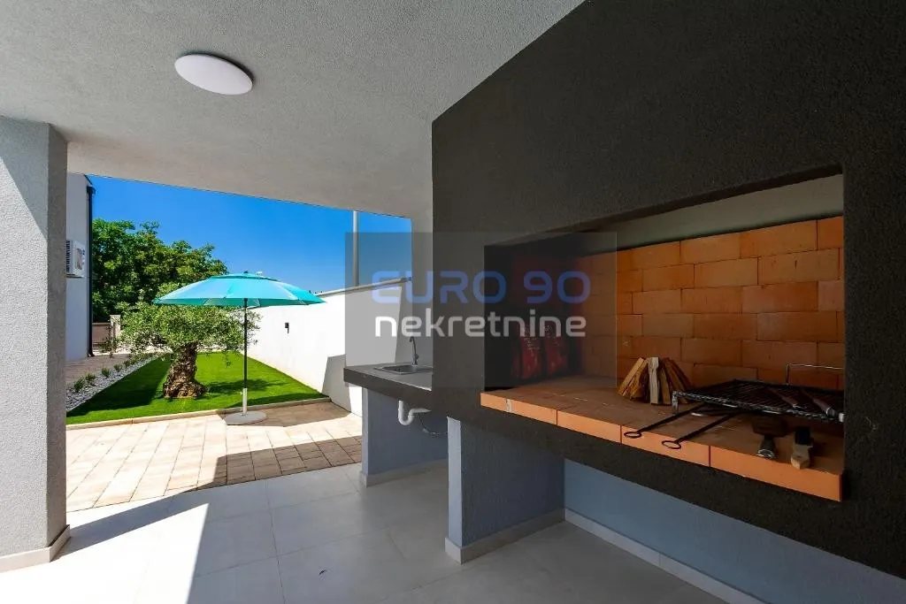 murvica-nova moderna i potpuno namještena vila s bazenom,mir,komfor !! - slika 10
