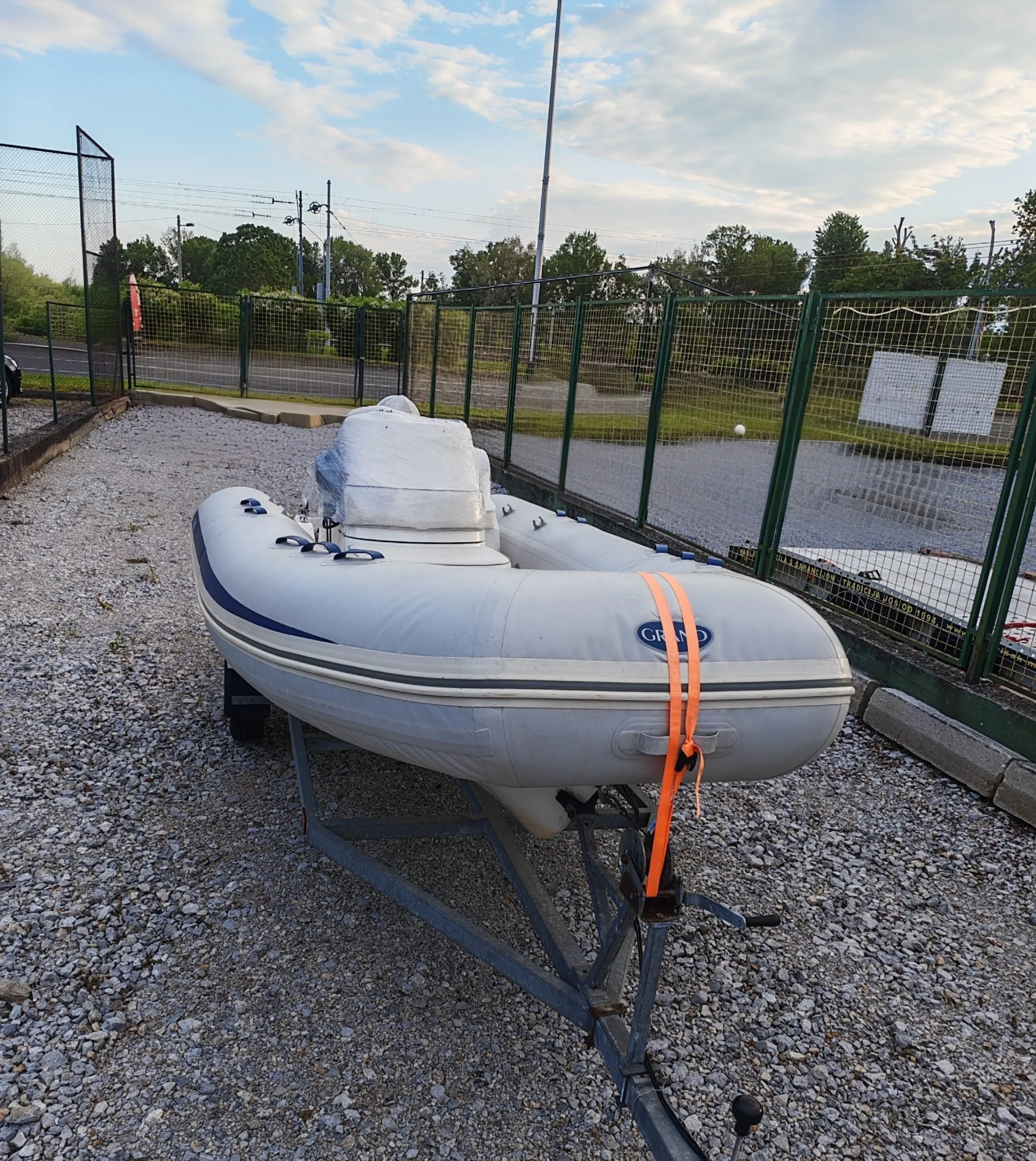gumenjak grand s470 + honda 50 (4t) + registrirana prikolica - slika 2