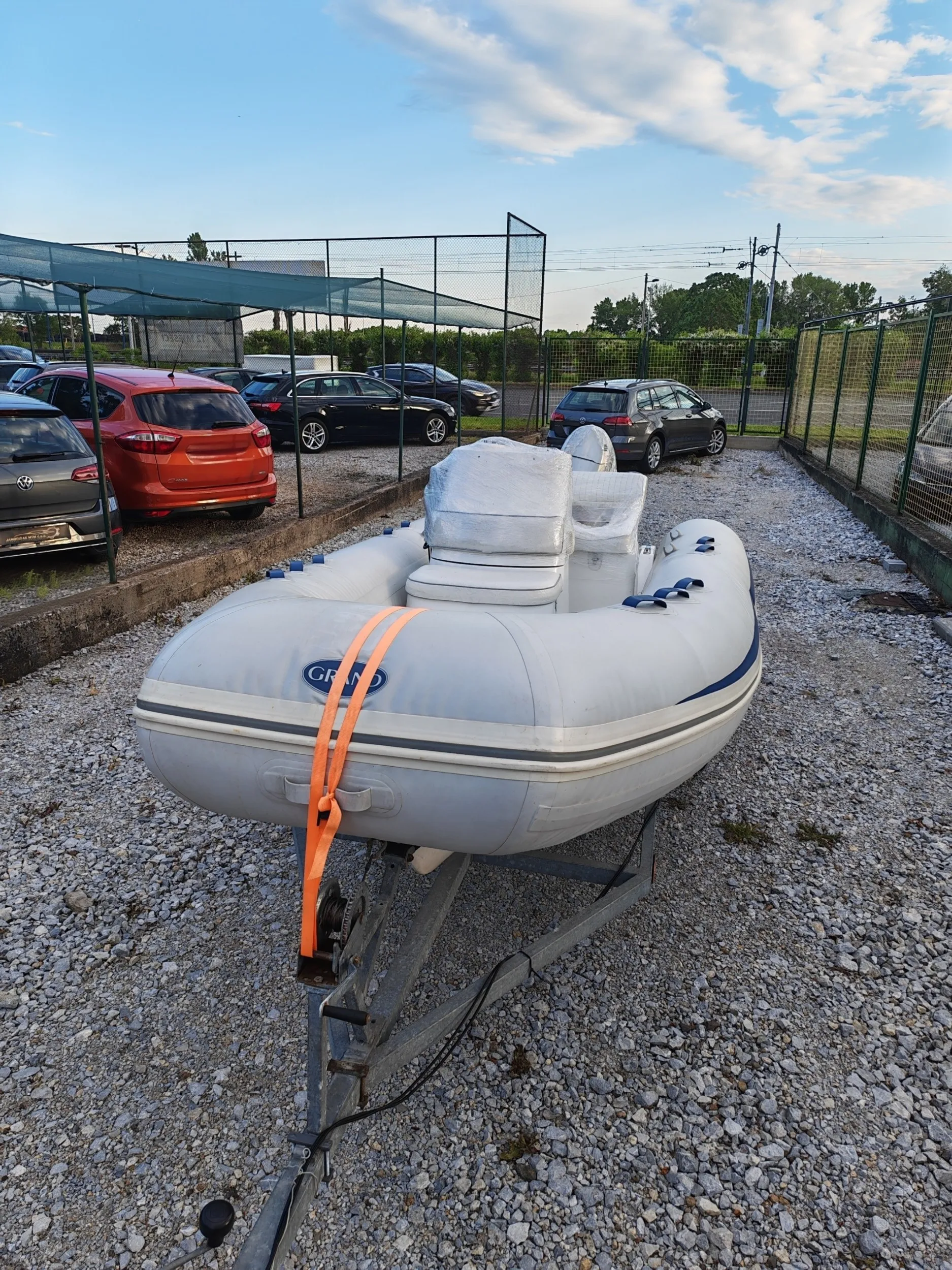 gumenjak grand s470 + honda 50 (4t) + registrirana prikolica - slika 3