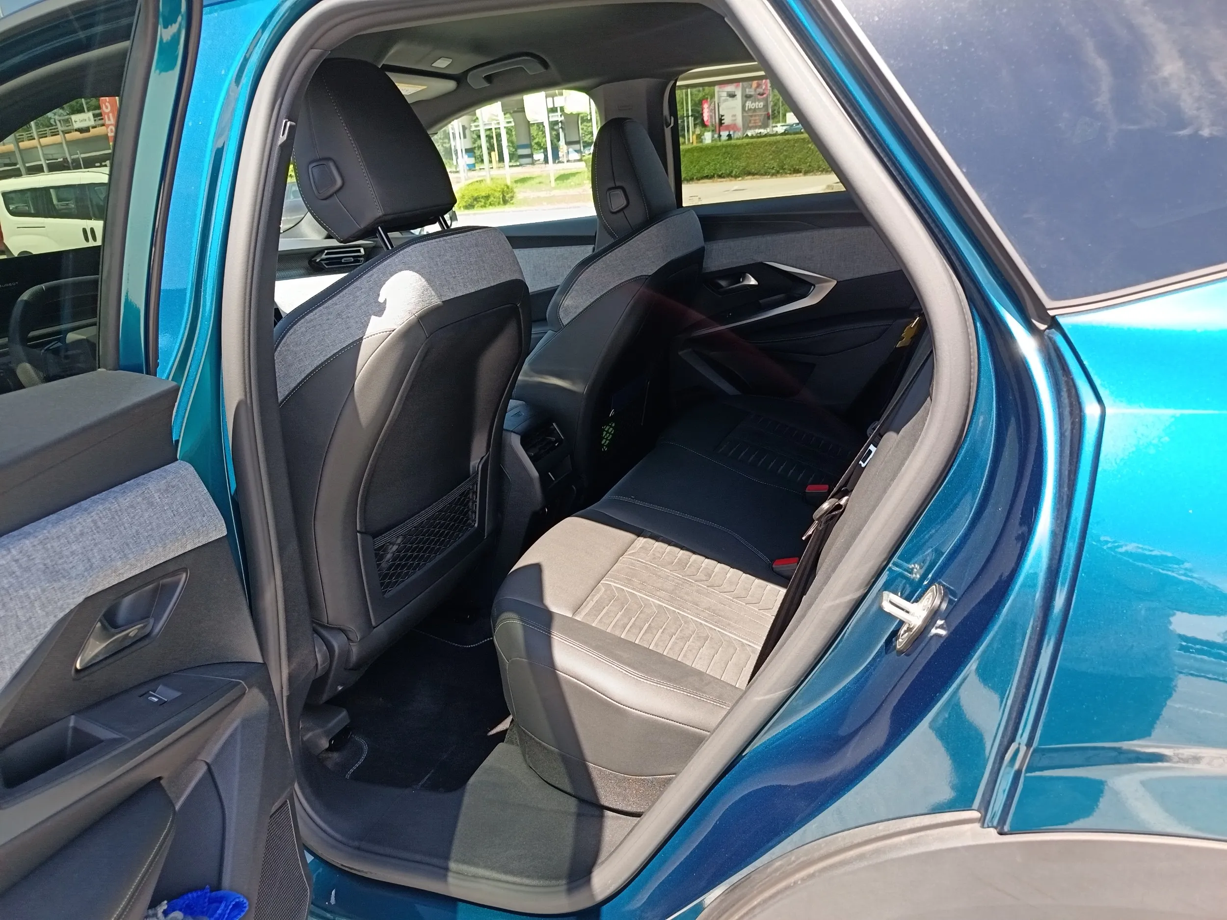 peugeot 3008 gt hybrid 145 e-dcs6, hr auto, 3 g. garancija - slika 16