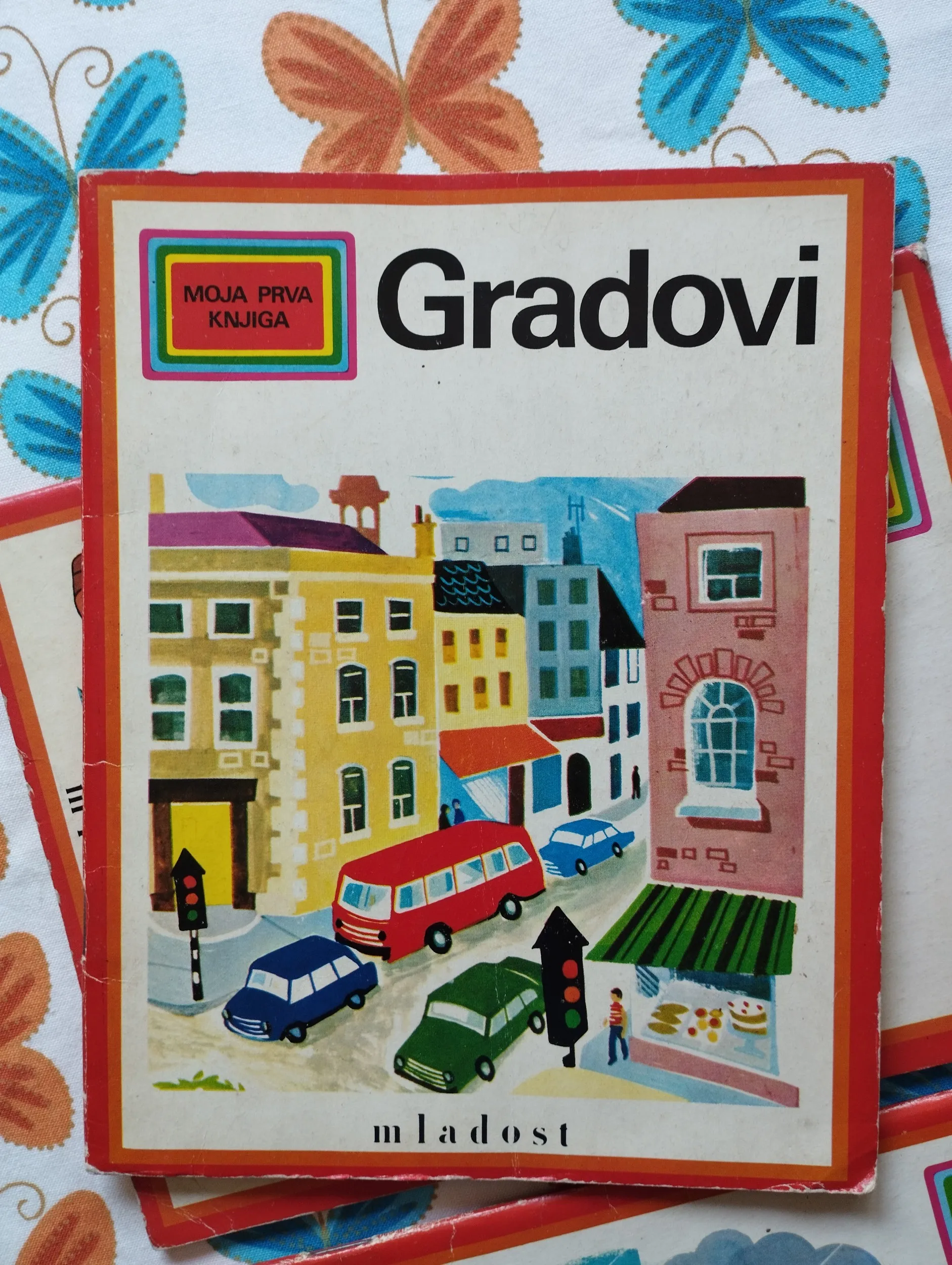 moja prva knjiga - gradovi, telefoni, kiša - slika 2