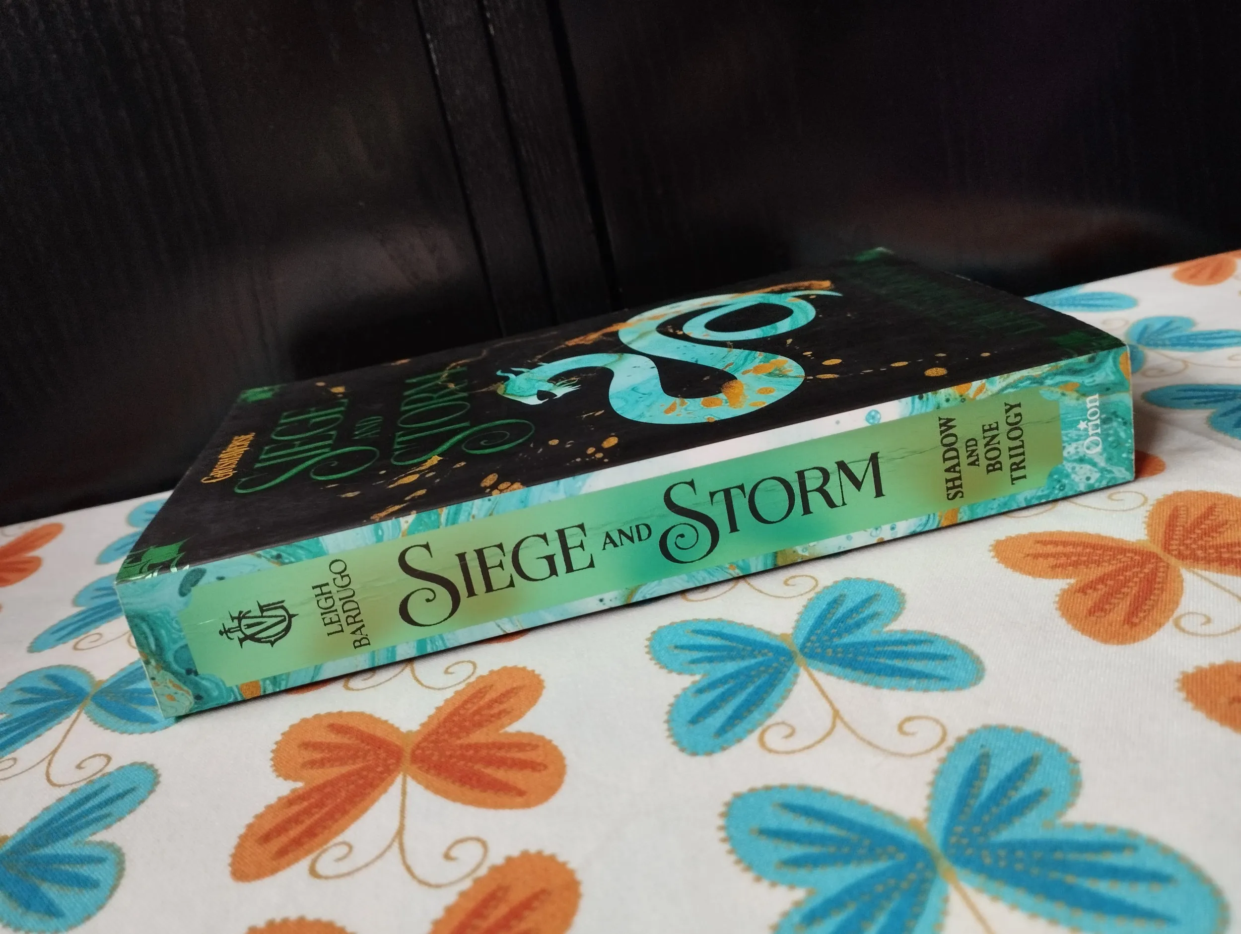 leigh bardugo - siege and storm - slika 3