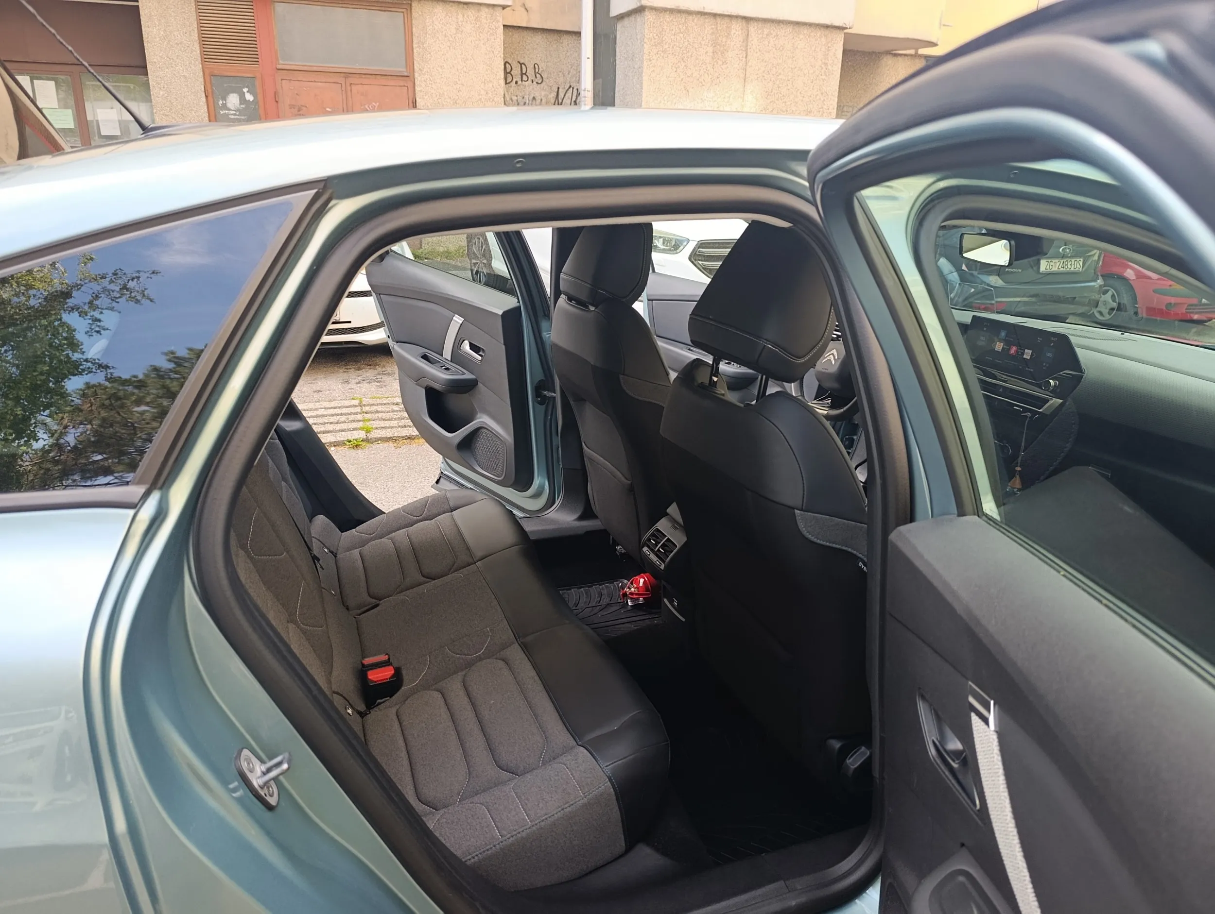 citroen c4 feel pack puretech 130 s&s eat8 automatik - slika 9