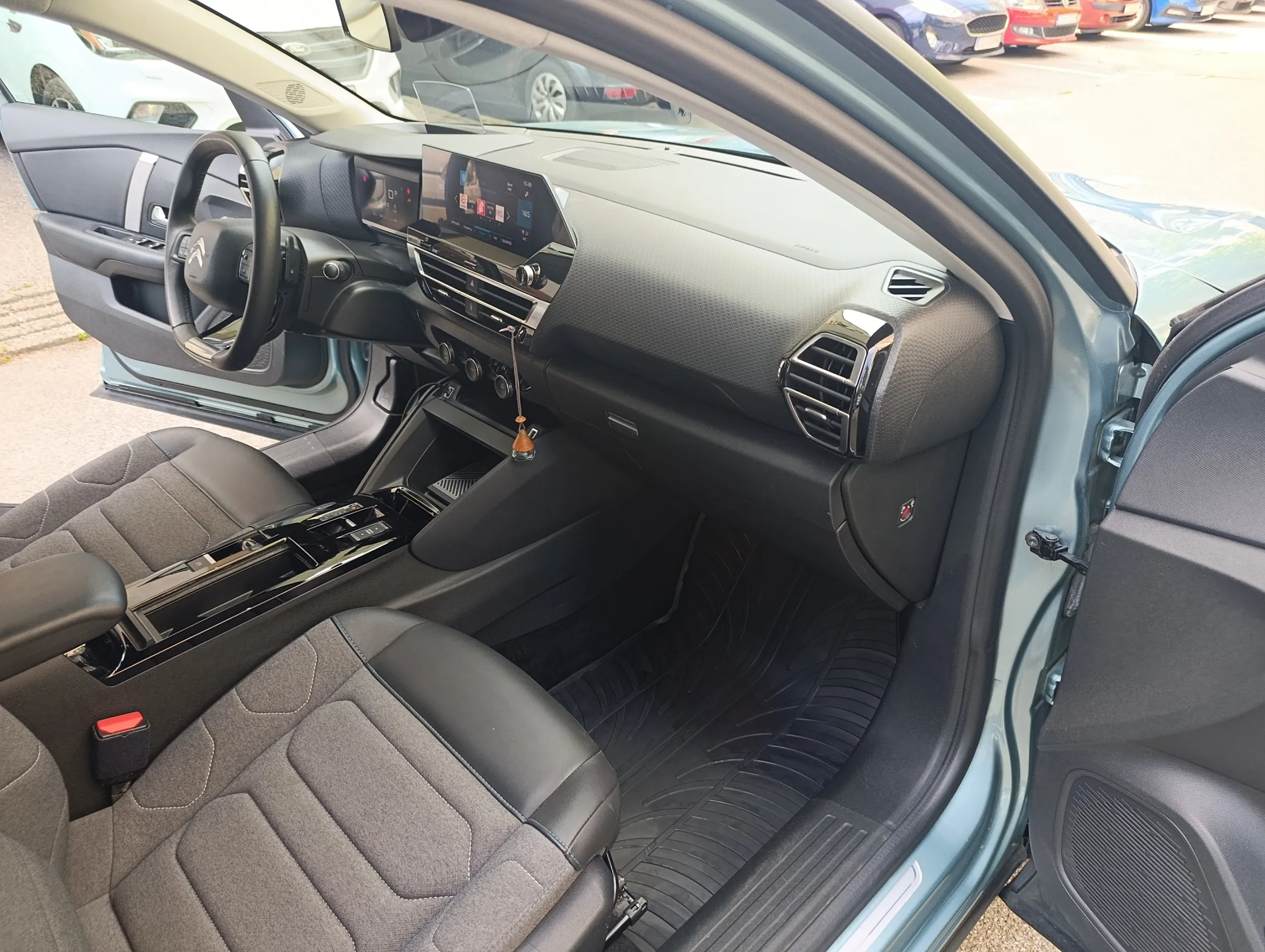 citroen c4 feel pack puretech 130 s&s eat8 automatik - slika 14