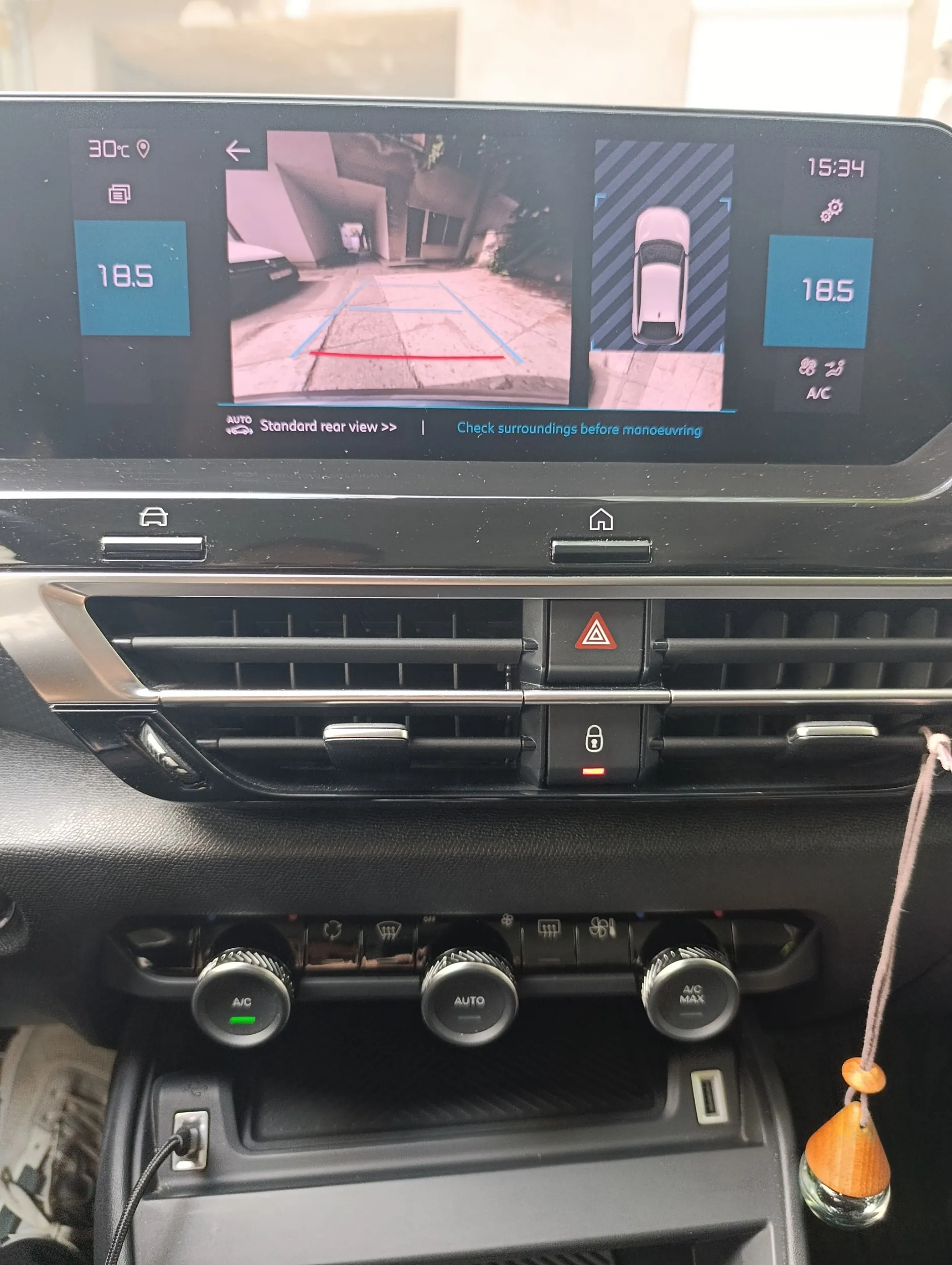 citroen c4 feel pack puretech 130 s&s eat8 automatik - slika 16