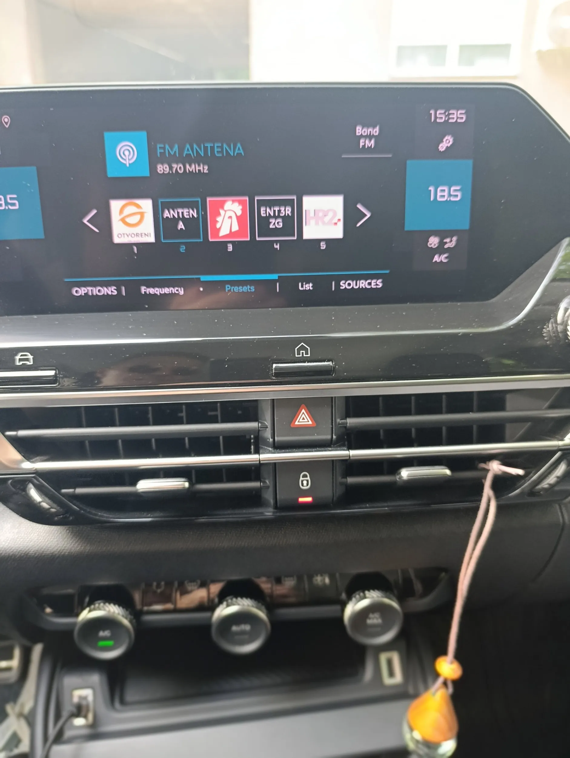 citroen c4 feel pack puretech 130 s&s eat8 automatik - slika 17