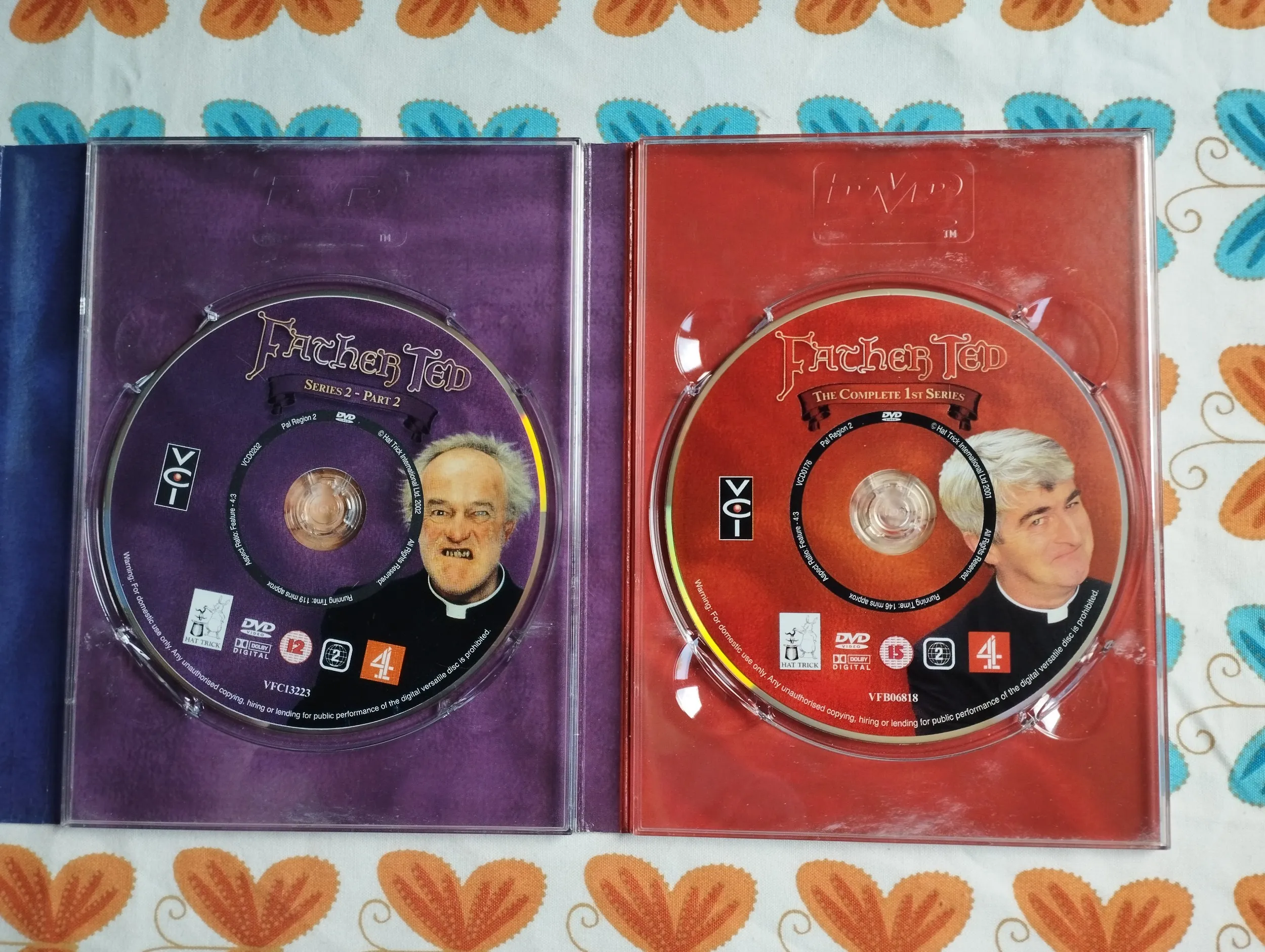 father ted dvds - 1,2,3 sezona - slika 5