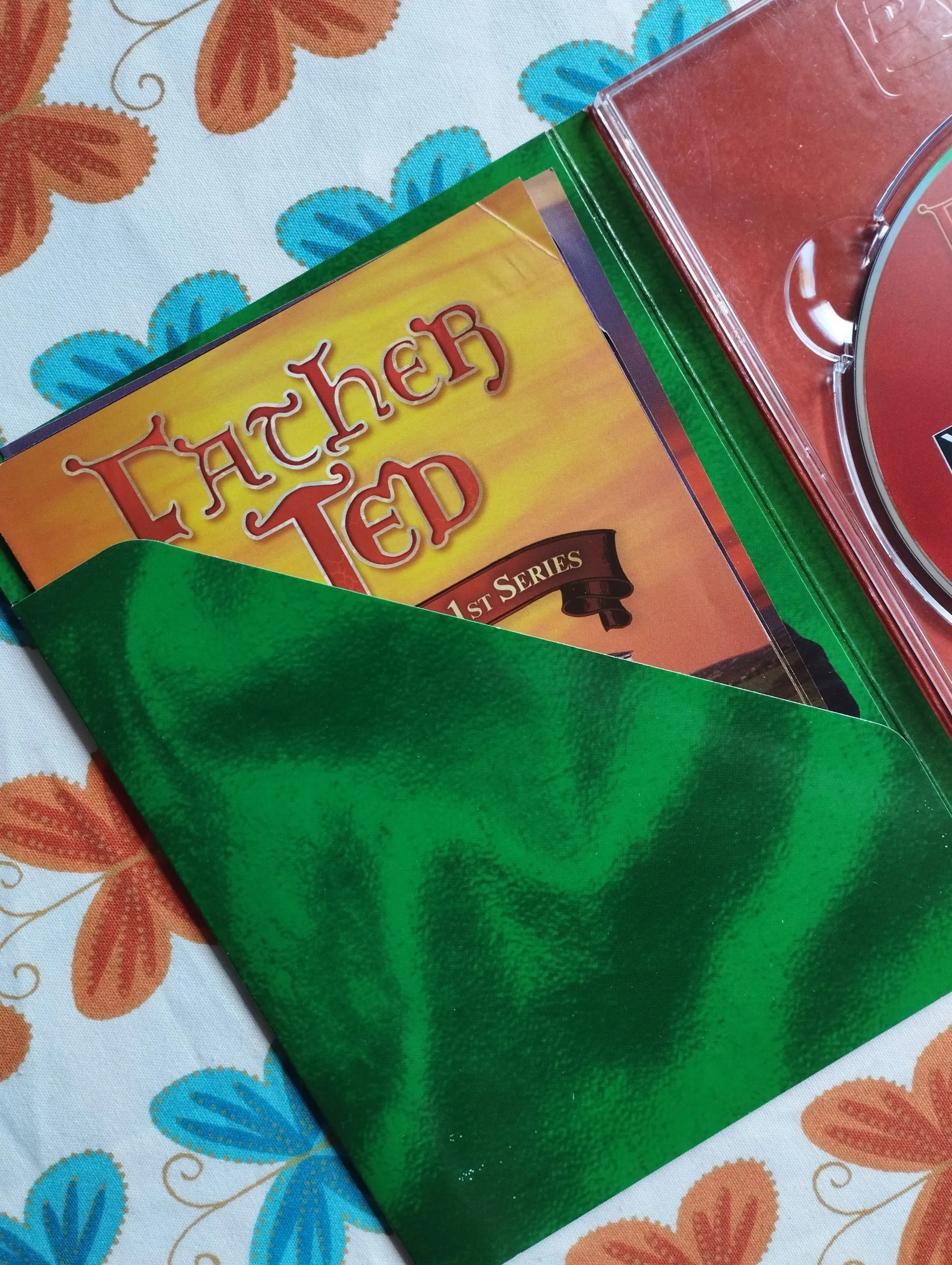 father ted dvds - 1,2,3 sezona - slika 7