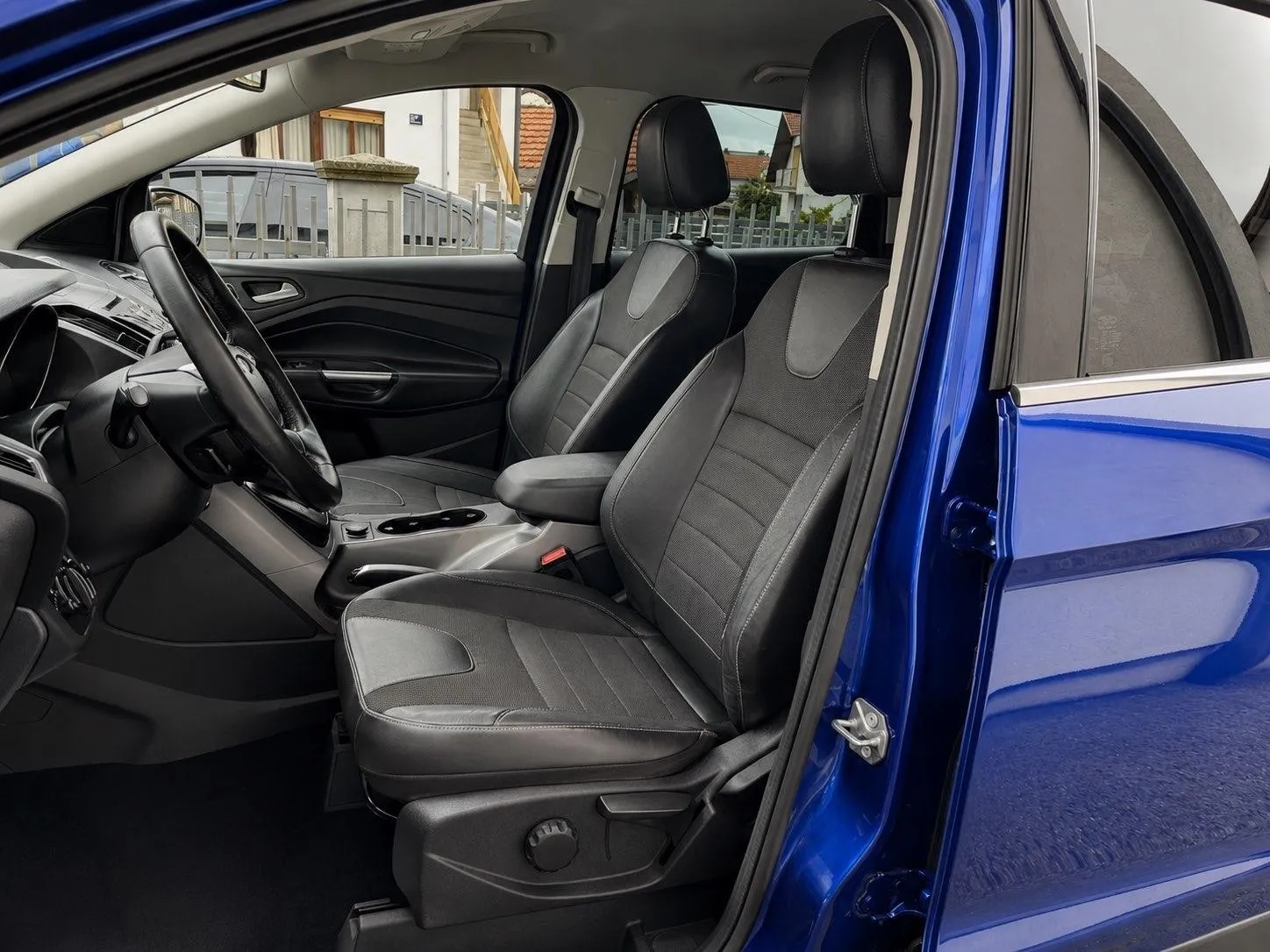 ford kuga 2,0 tdci 4x4 •• titanium paket •• full oprema •• automatic - slika 9