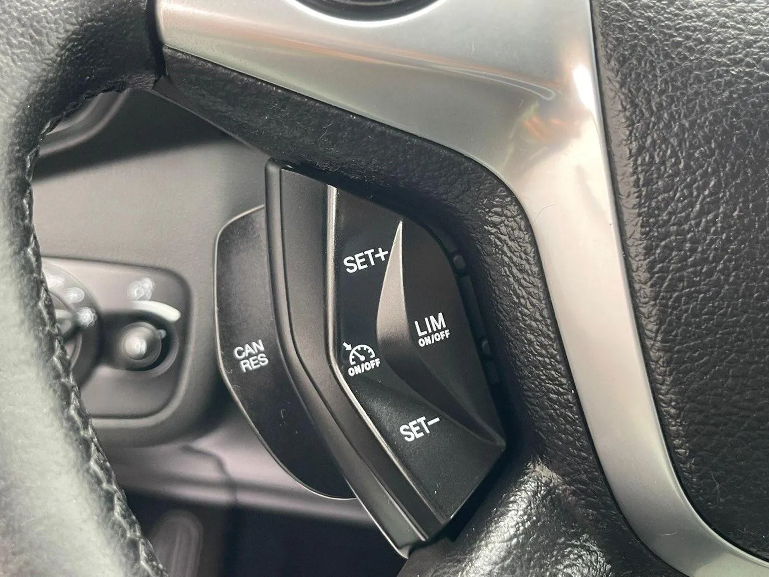 ford kuga 2,0 tdci 4x4 •• titanium paket •• full oprema •• automatic - slika 13