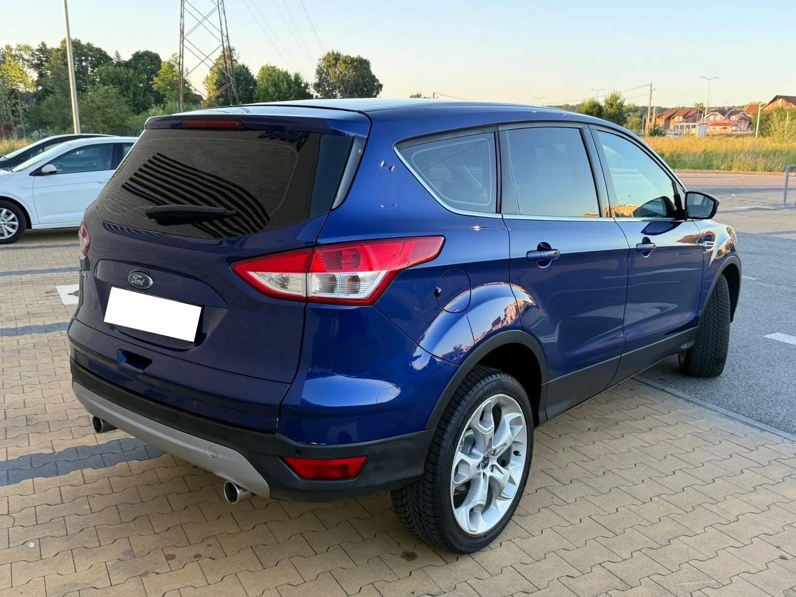 ford kuga 2,0 tdci 4x4 •• titanium paket •• full oprema •• automatic - slika 2