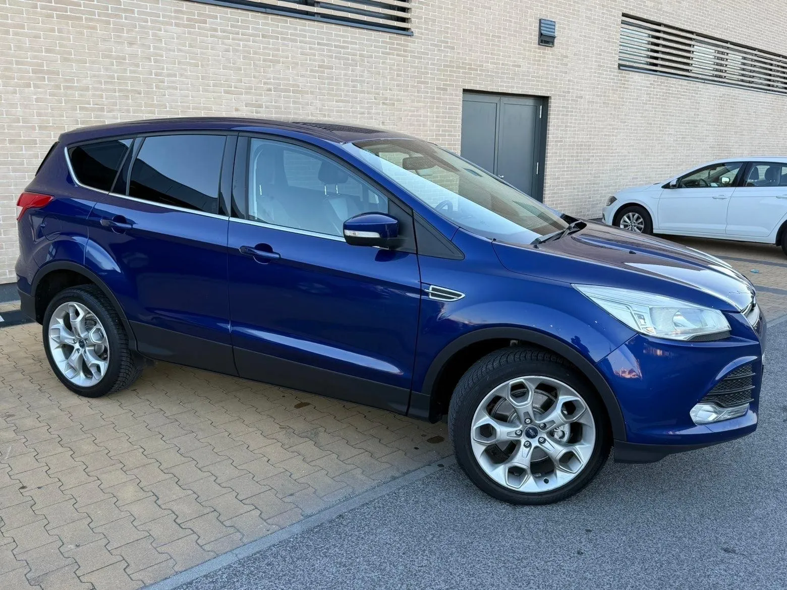ford kuga 2,0 tdci 4x4 •• titanium paket •• full oprema •• automatic - slika 3