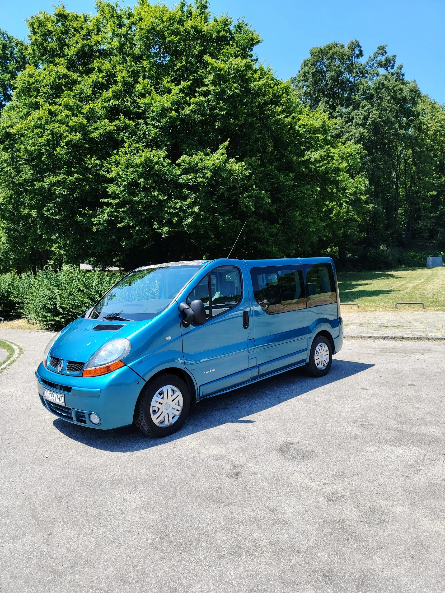 renault trafic 2,5 dci 140 generation multivan - slika 3