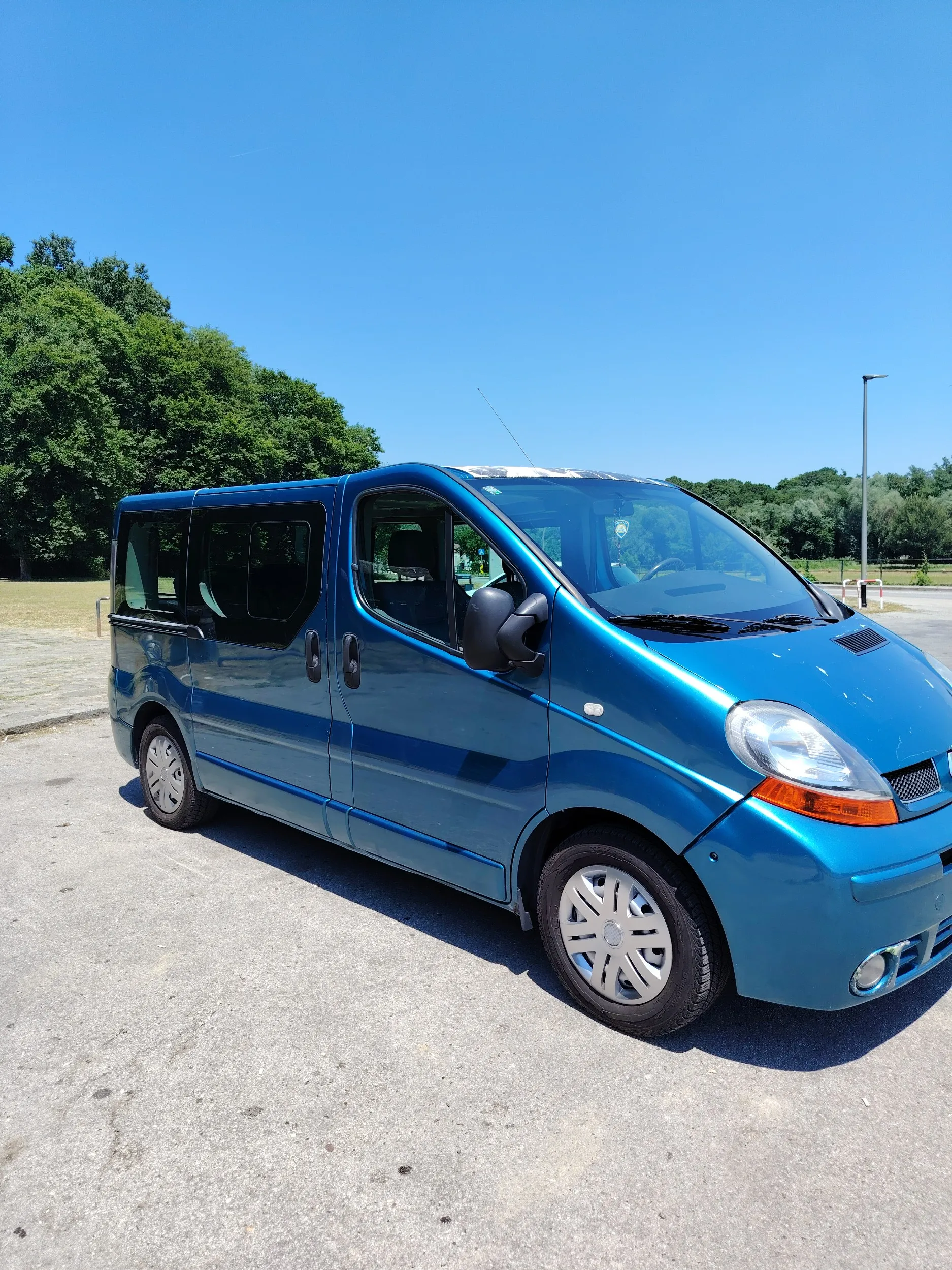 renault trafic 2,5 dci 140 generation multivan - slika 4