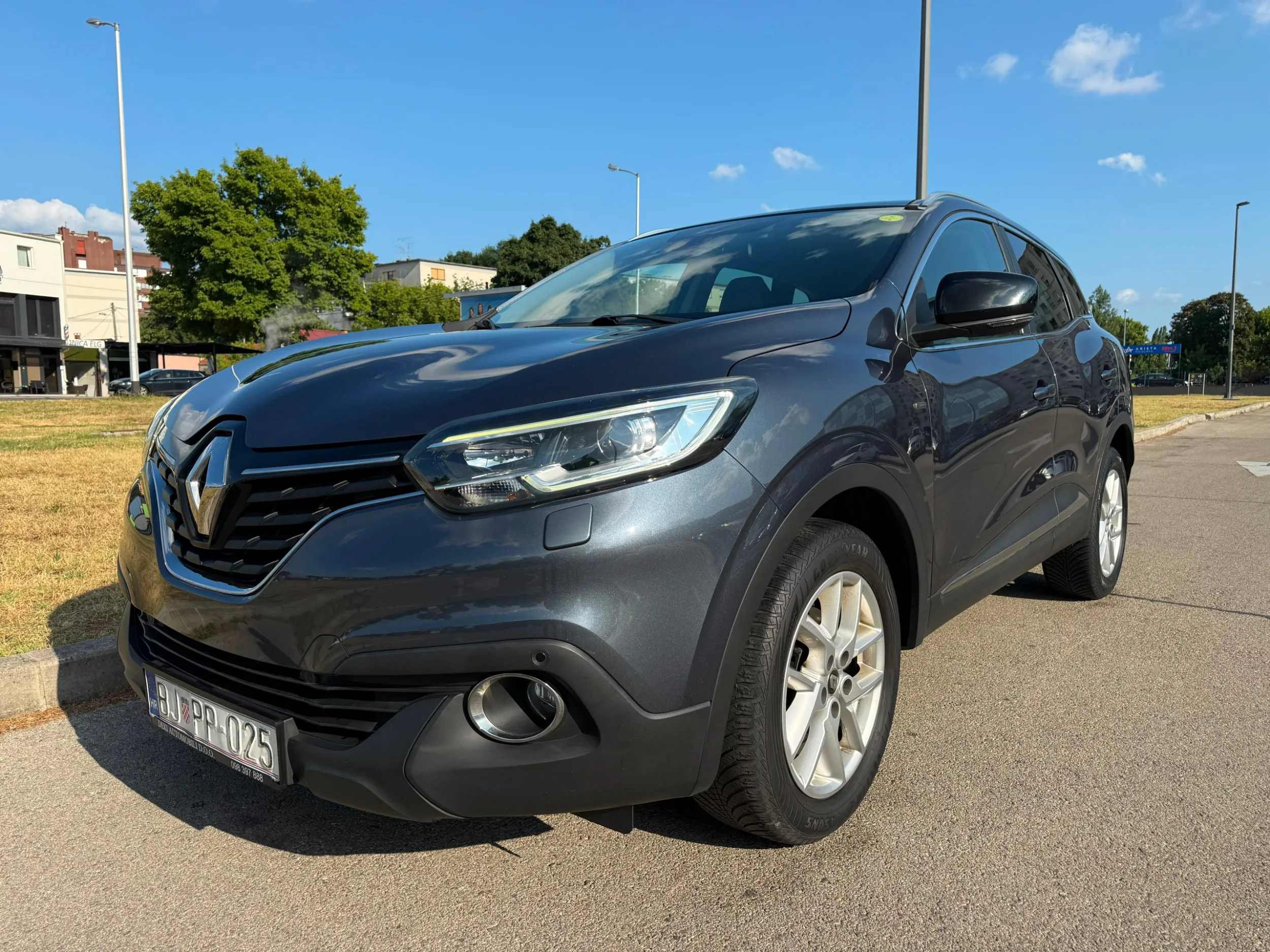 renault kadjar tce 130, limited, kamera, 90.000km, top - slika 2