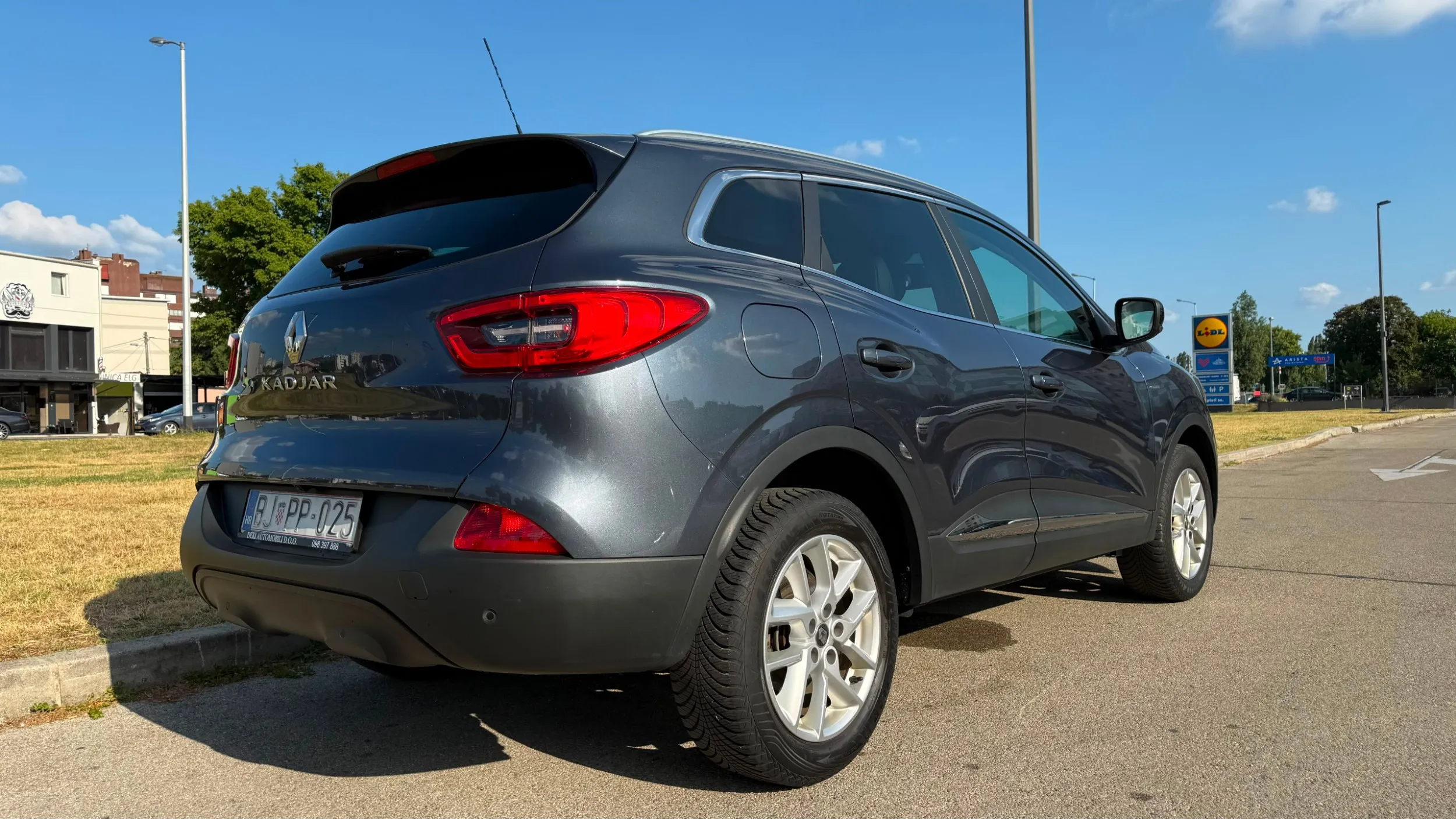 renault kadjar tce 130, limited, kamera, 90.000km, top - slika 14