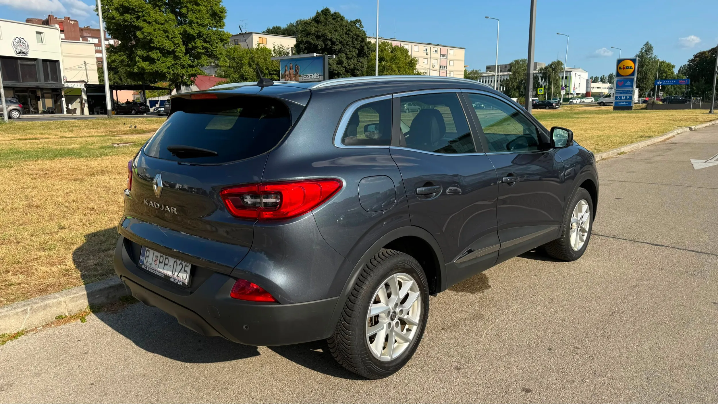 renault kadjar tce 130, limited, kamera, 90.000km, top - slika 29