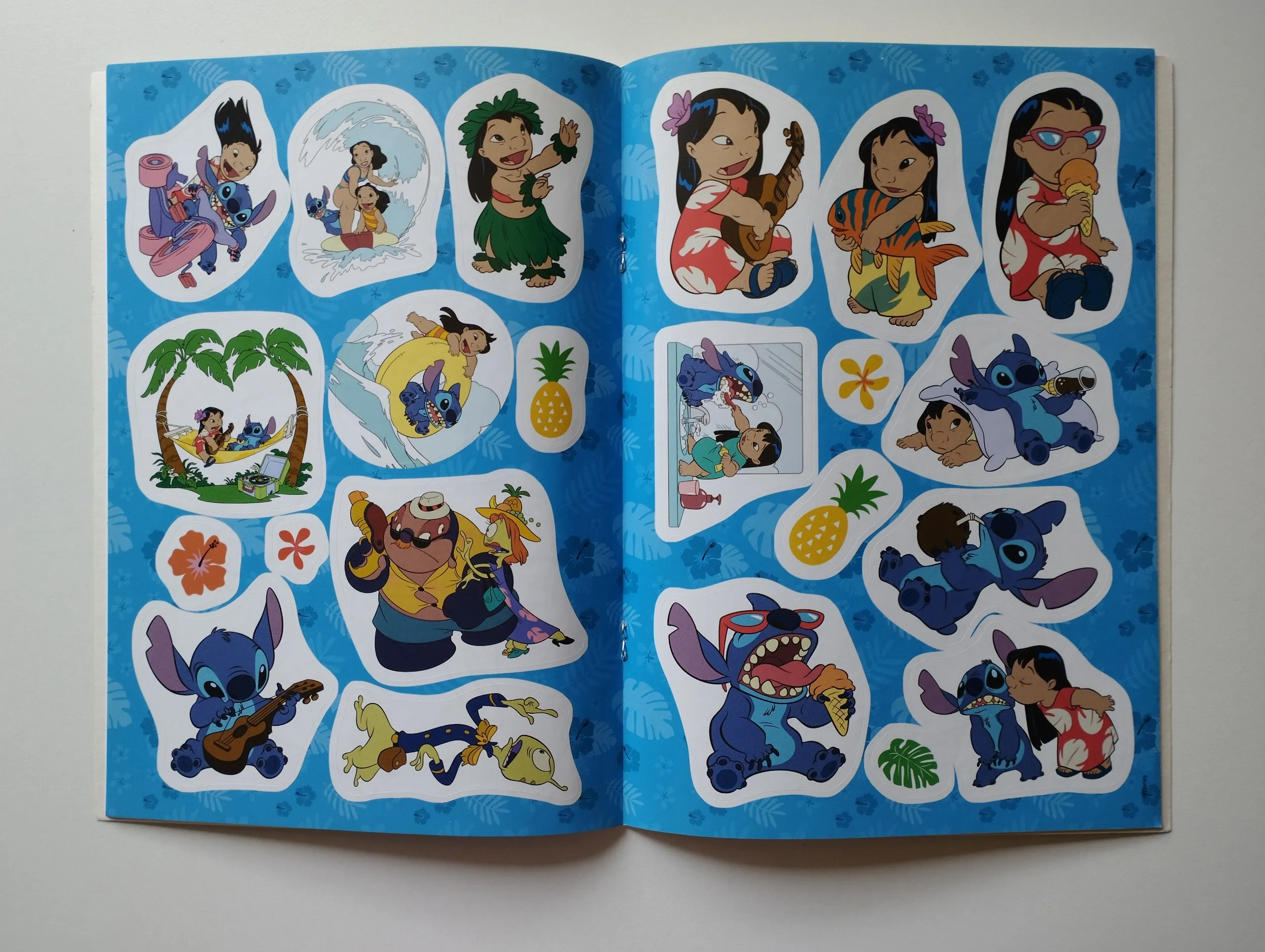 disney lilo & stitch - bojanka sa naljepnicama novo - slika 3