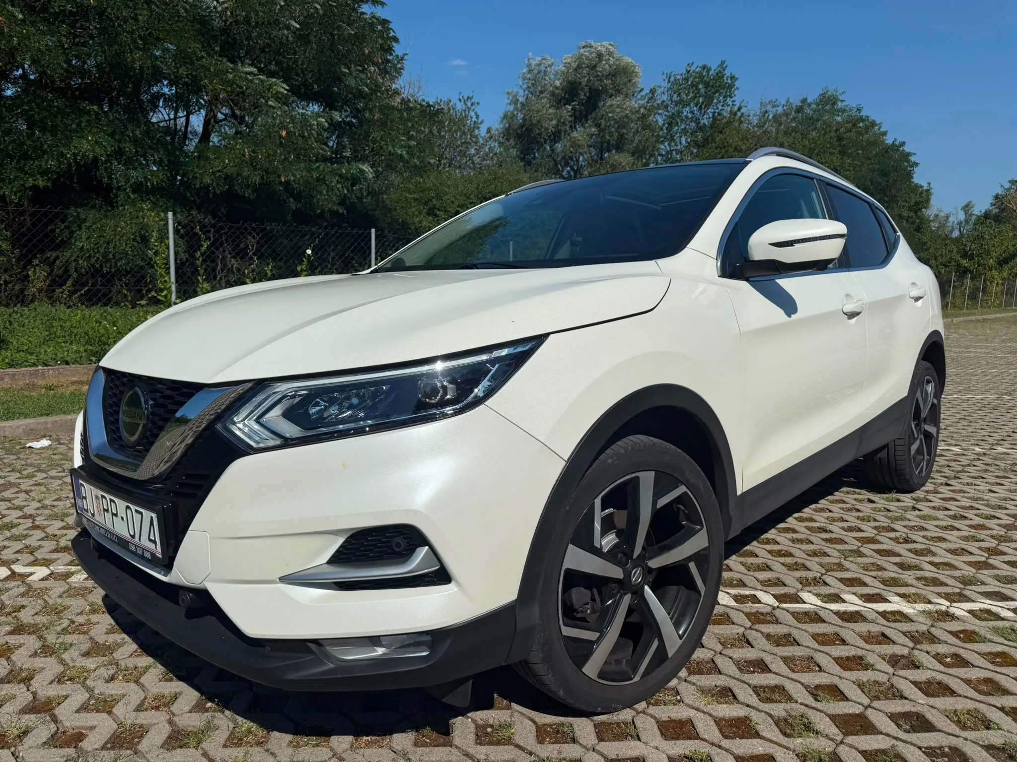 nissan qashqai 1,3 dig-t, tekna, automatik,panorama, ekstra stanje - slika 2