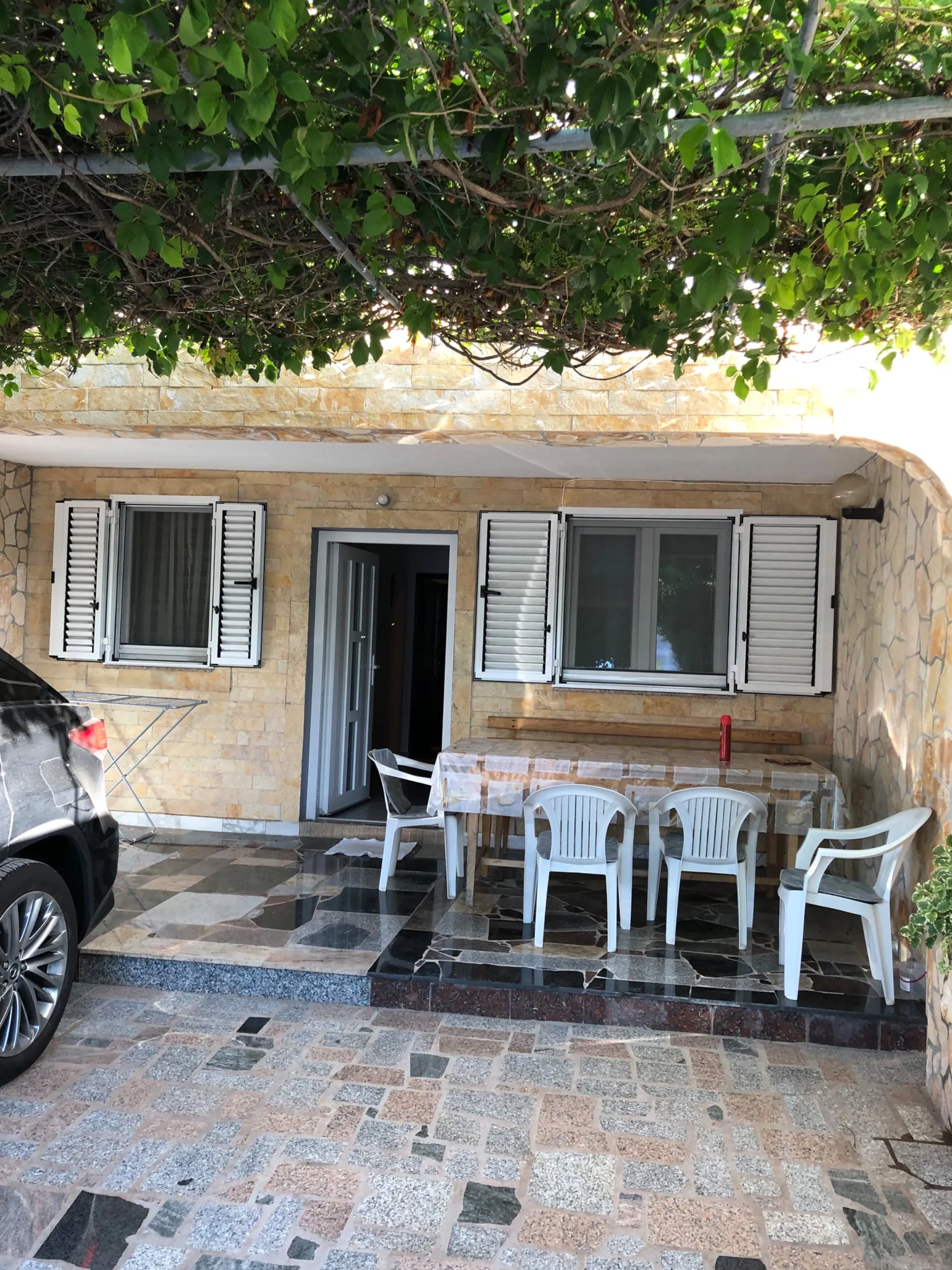 kuća s 4 apartmana u centru vira - slika 2