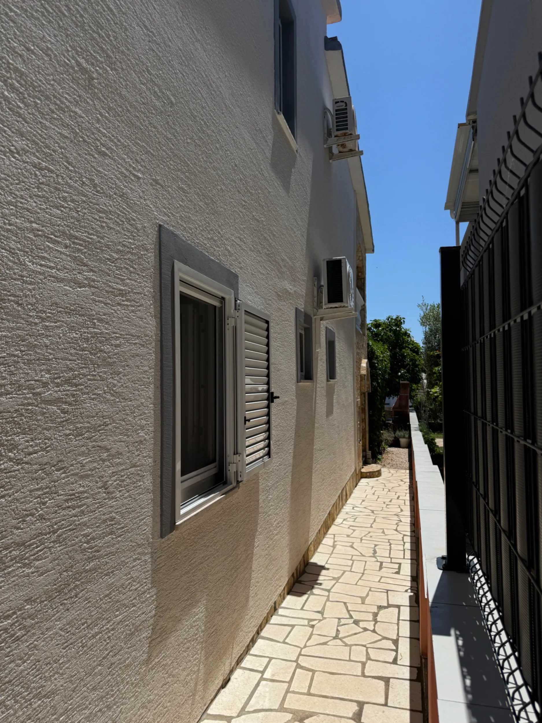 kuća s 4 apartmana u centru vira - slika 14