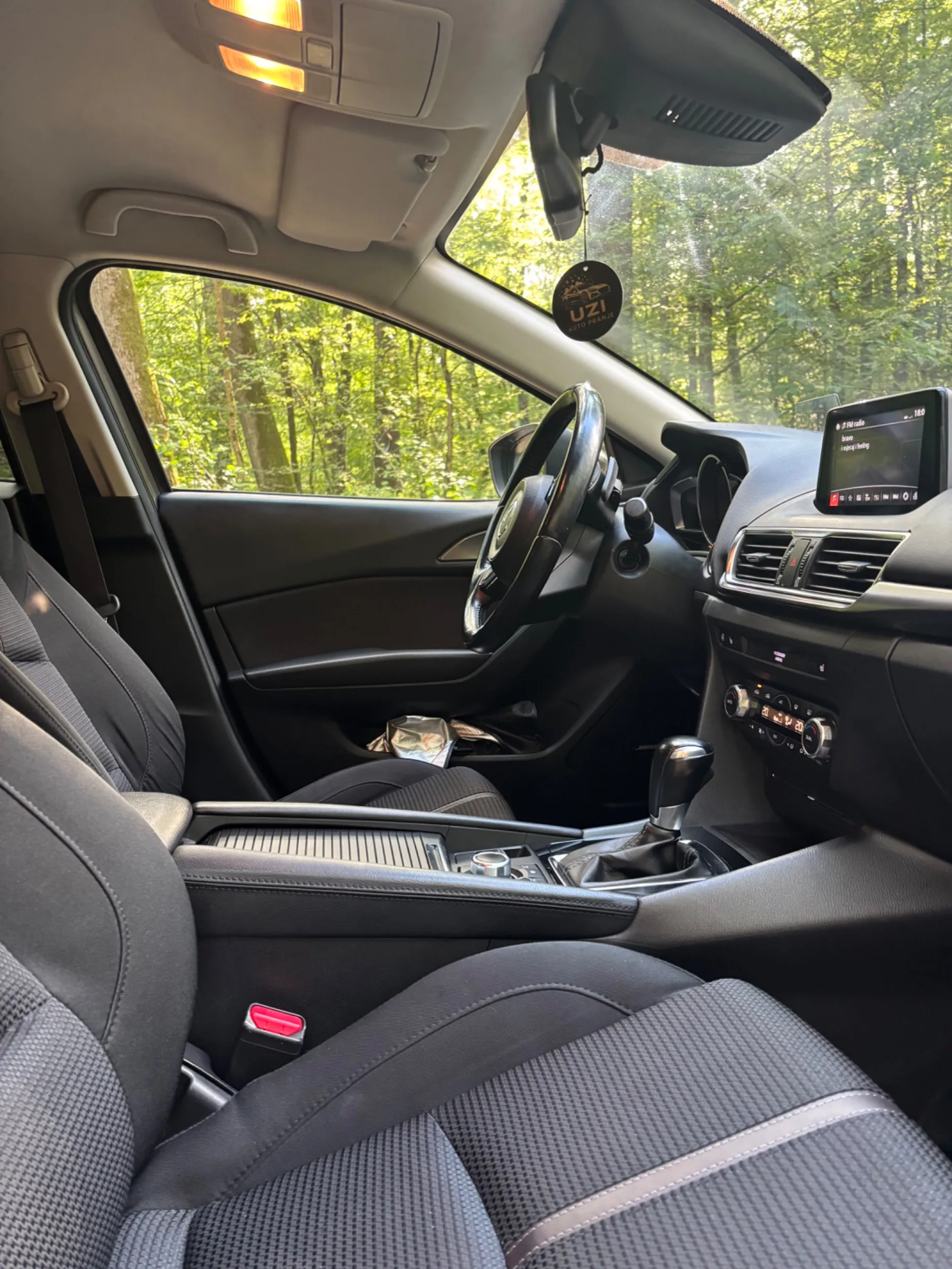 mazda 3 2.2 skyactiv - slika 9