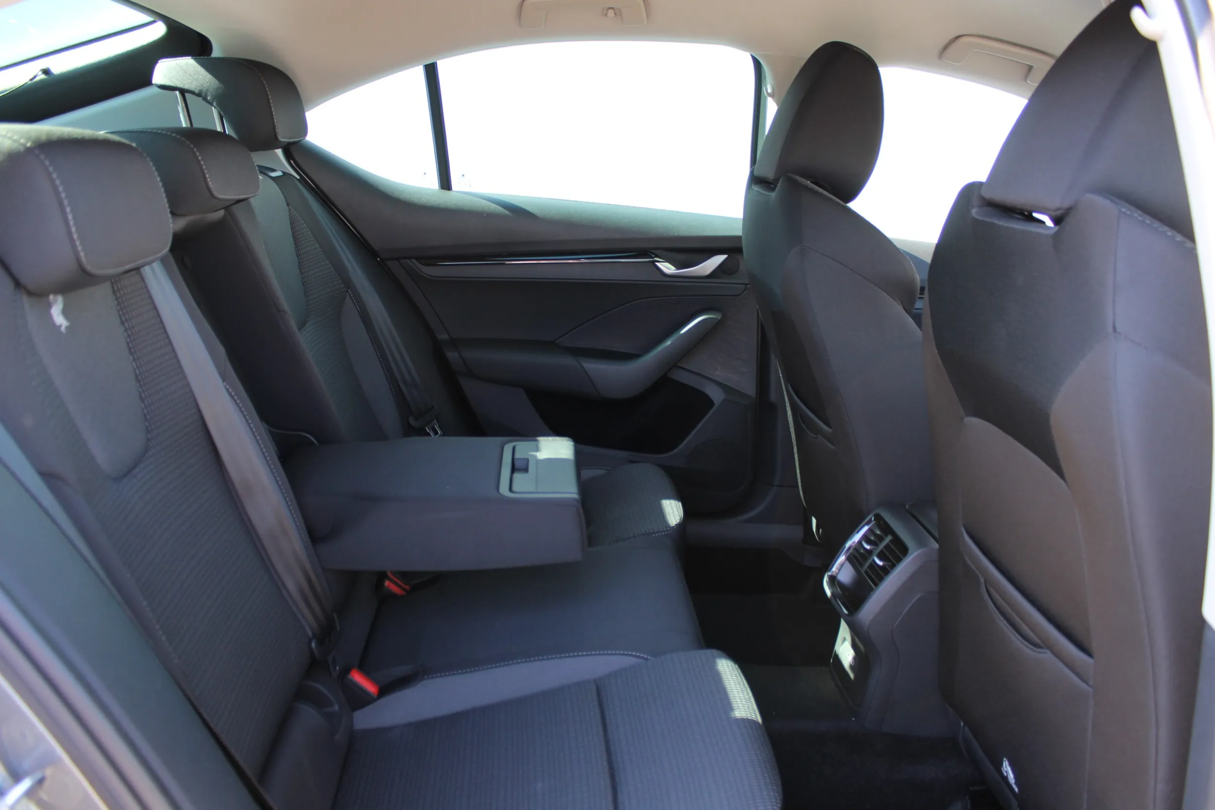 13307 škoda octavia fl selection 2.0 tdi dsg - slika 7