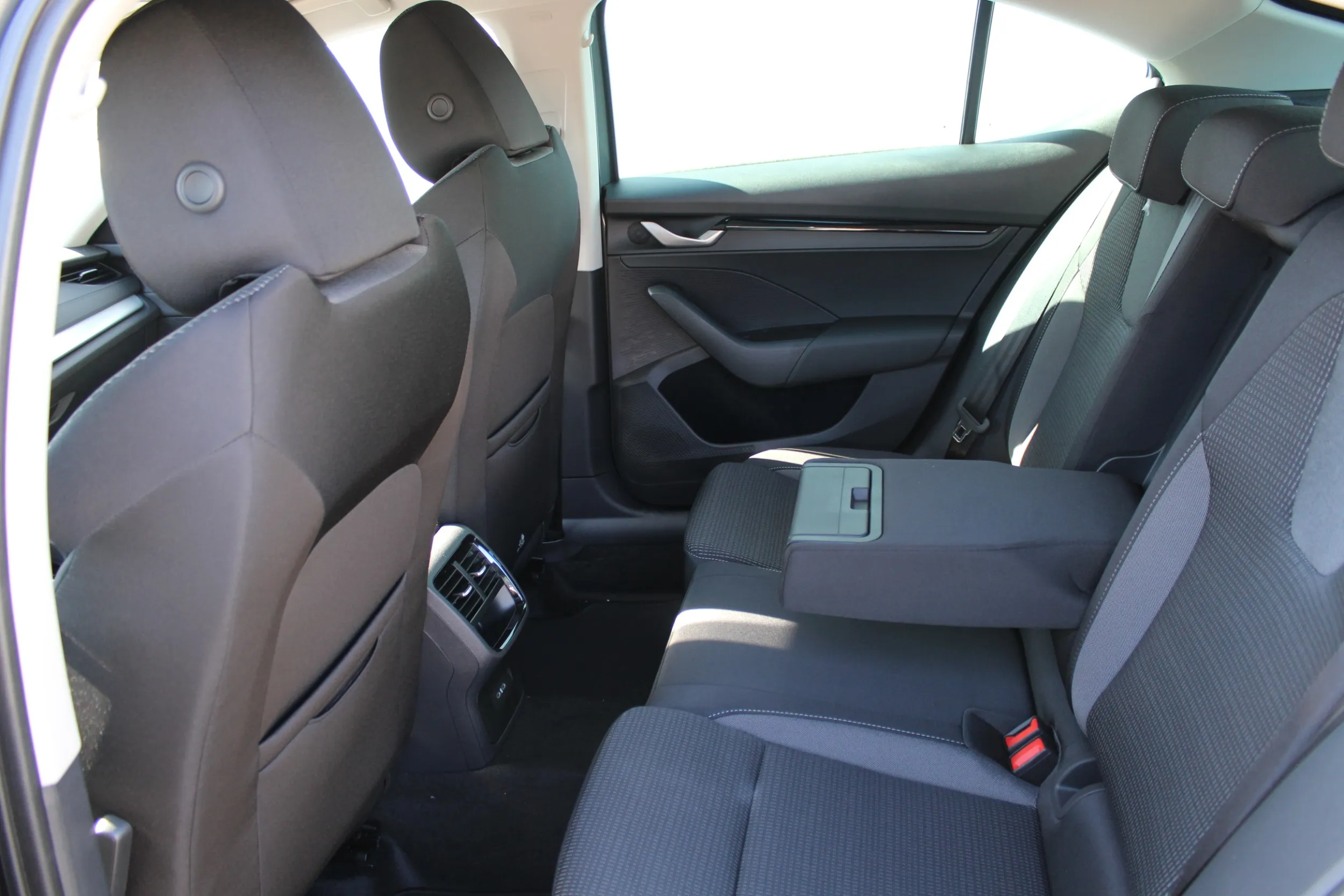 13307 škoda octavia fl selection 2.0 tdi dsg - slika 11