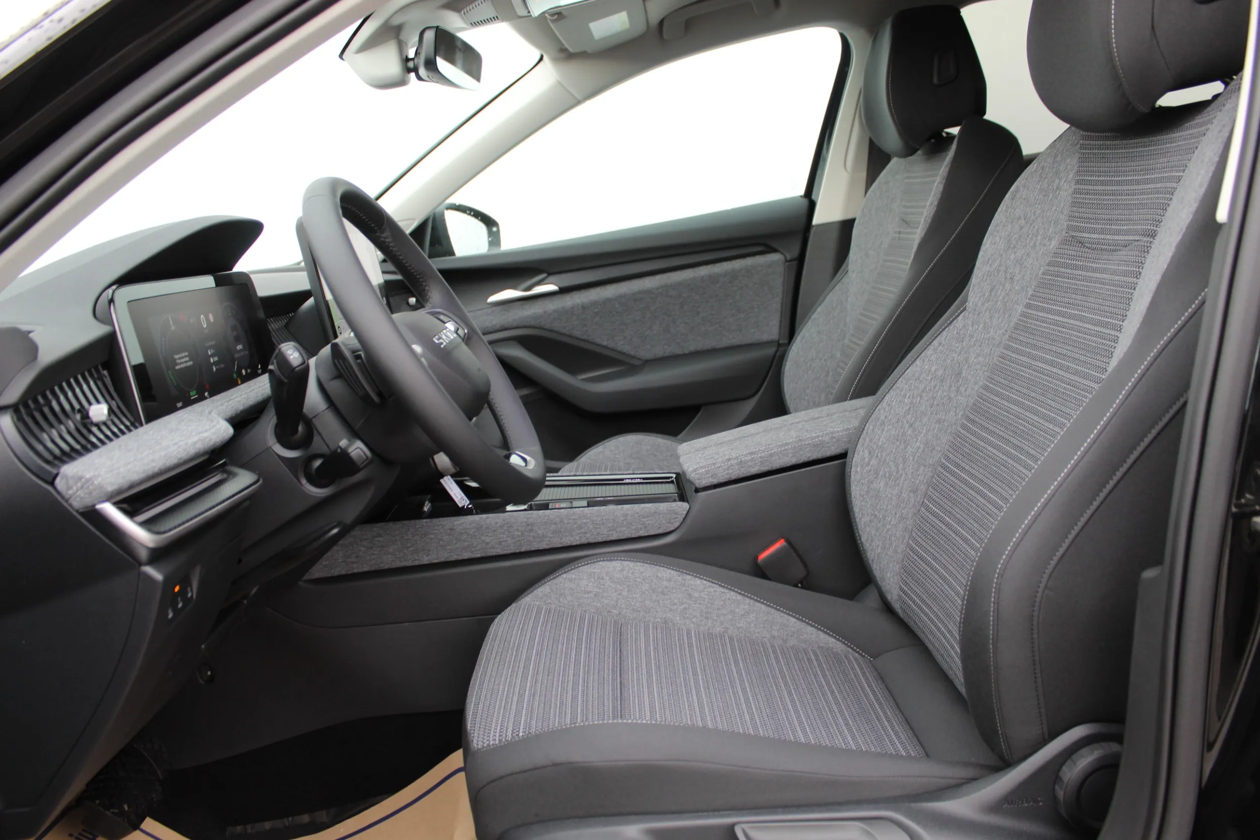 13261 škoda superb selection 1.5 tsi dsg phev - slika 15