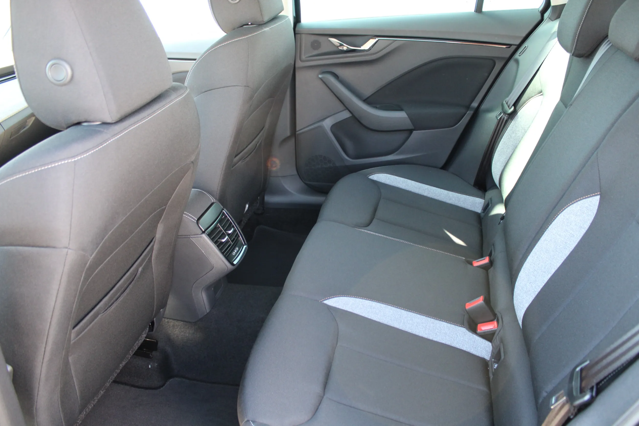 13288 škoda kamiq fl selection 1.0 tsi dsg - slika 10