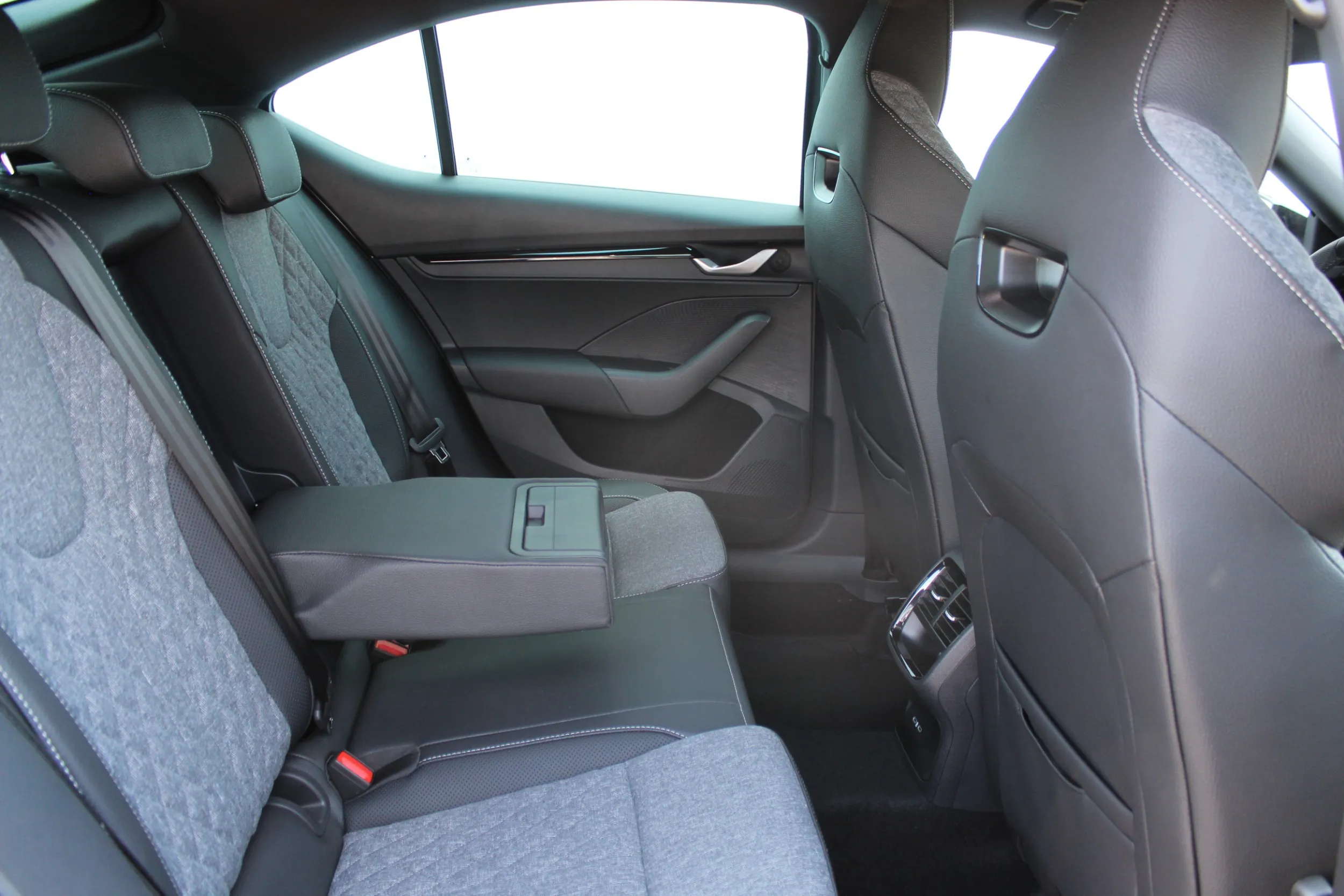 13310 škoda octavia fl sportline 2.0 tdi dsg - slika 7
